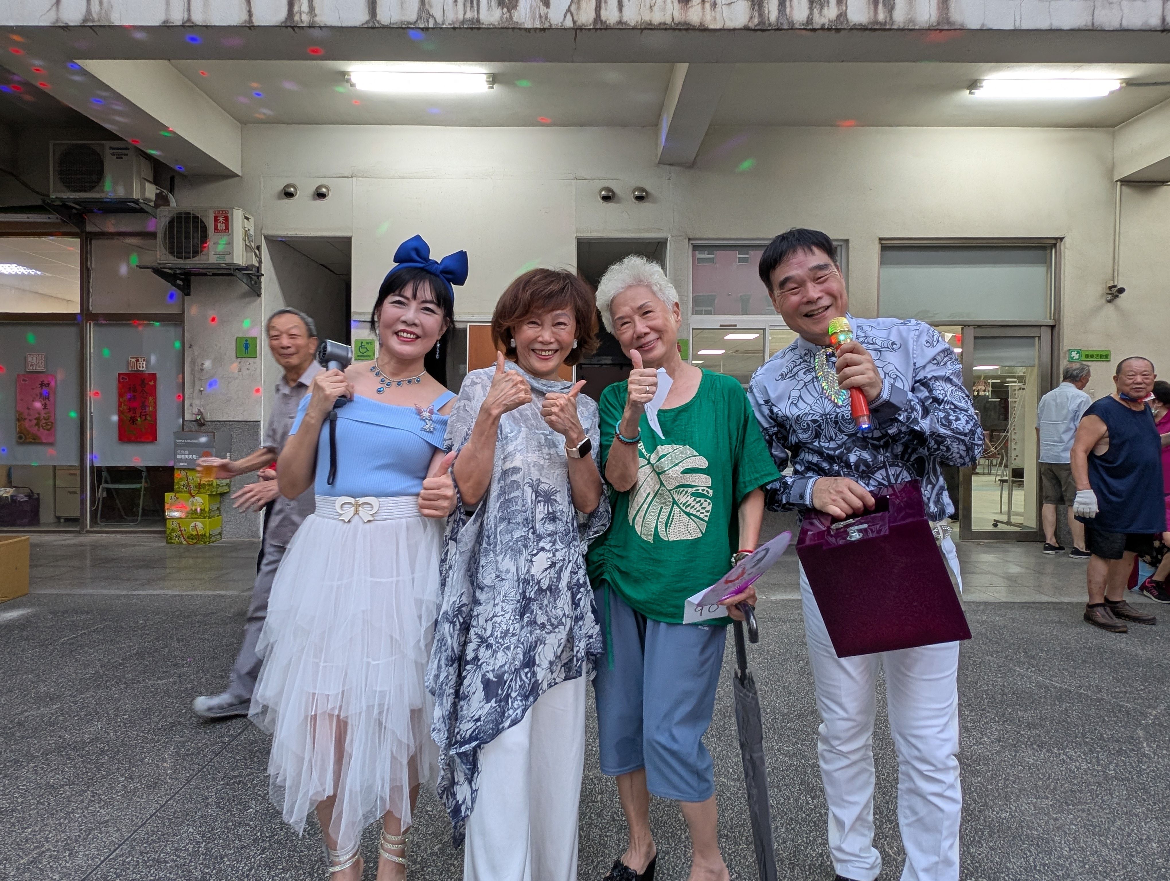 香氣四溢烤乳豬 板橋榮家長輩樂享中秋