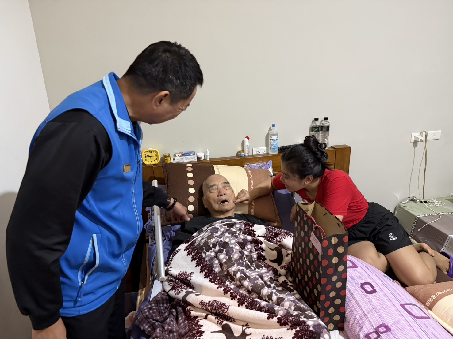 方正處長關懷訪視中山區榮民眷