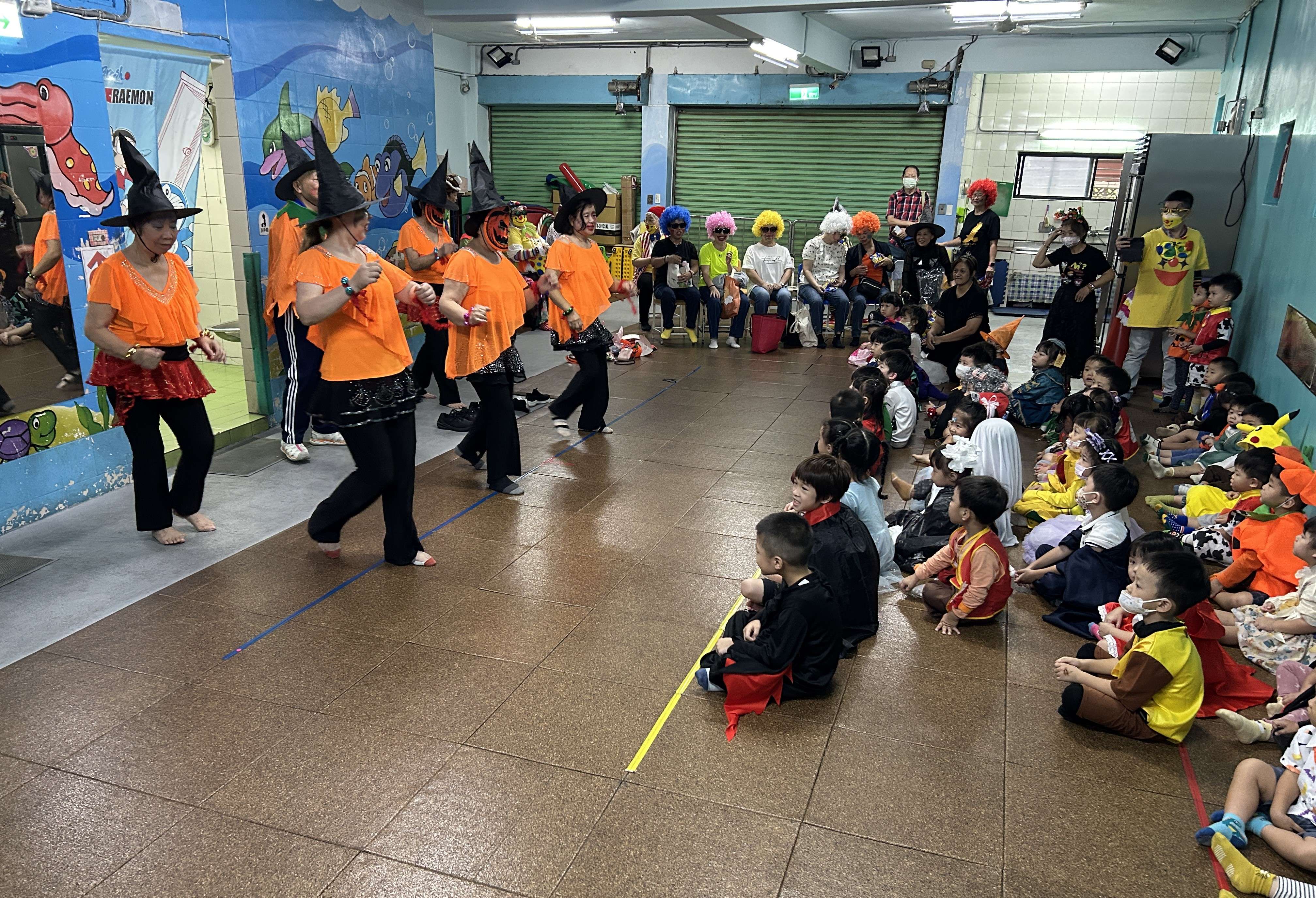 板橋榮家萬聖節搞怪初體驗！ 長輩變身可愛鬼大鬧幼兒園