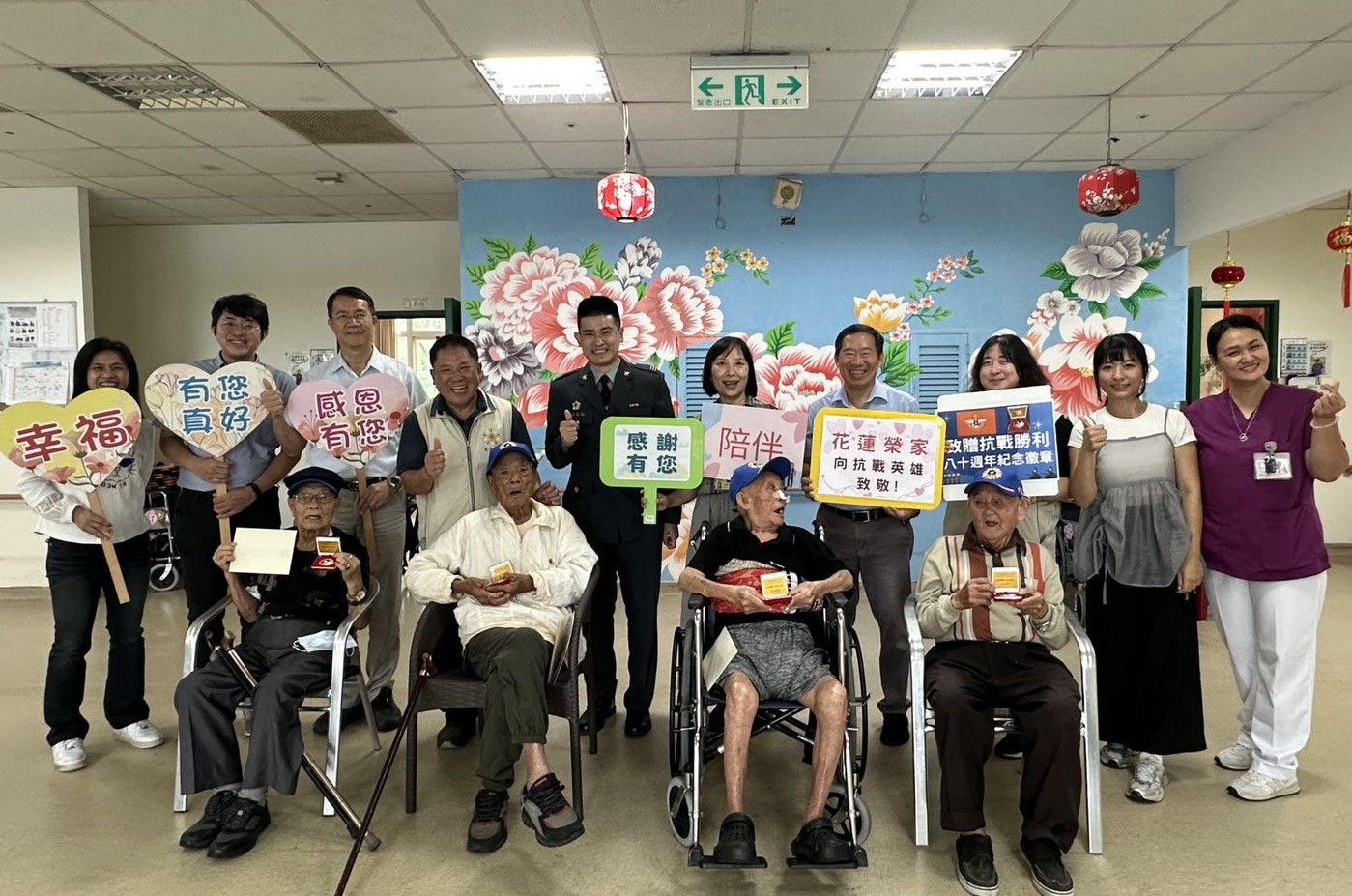 🔆向榮民老英雄致敬！國防部致贈抗戰勝利80週年紀念徽章 💂