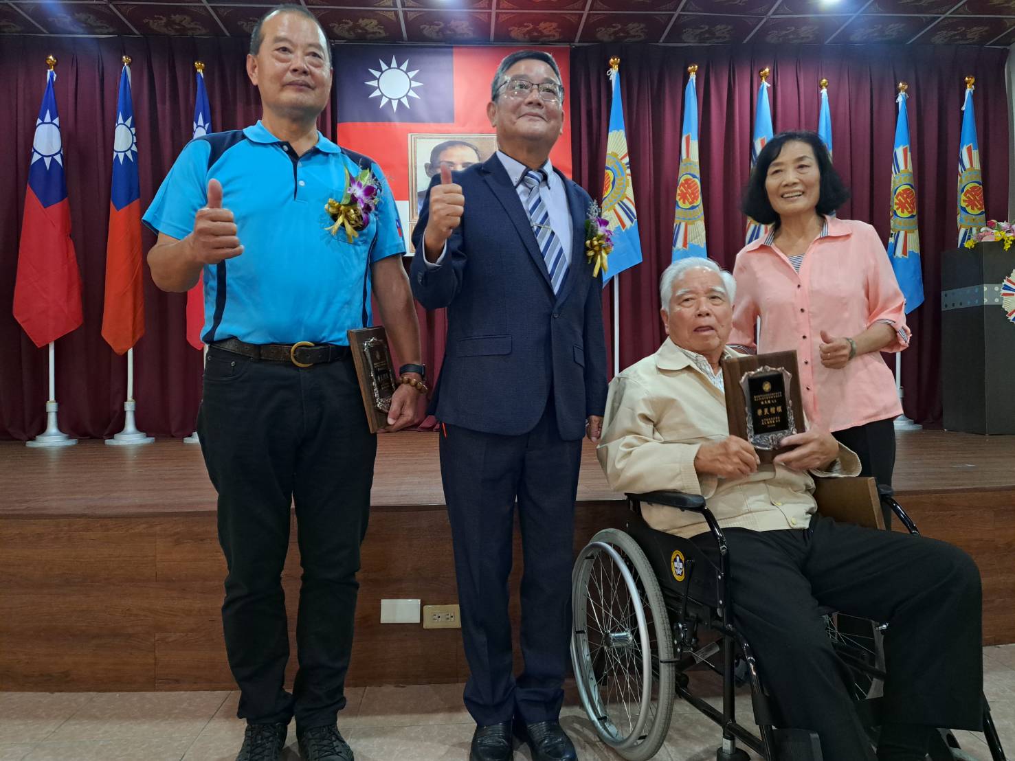 圖五劉信義處長(左2)與本處榮民楷模得獎人員合影