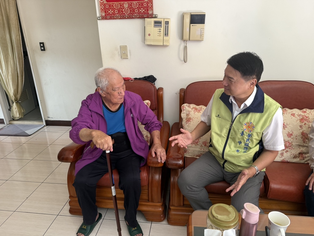 臺中市榮服處關懷訪慰潭子區年長榮民眷