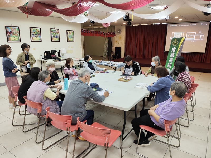 114年10月28日成德高中行動圖書車