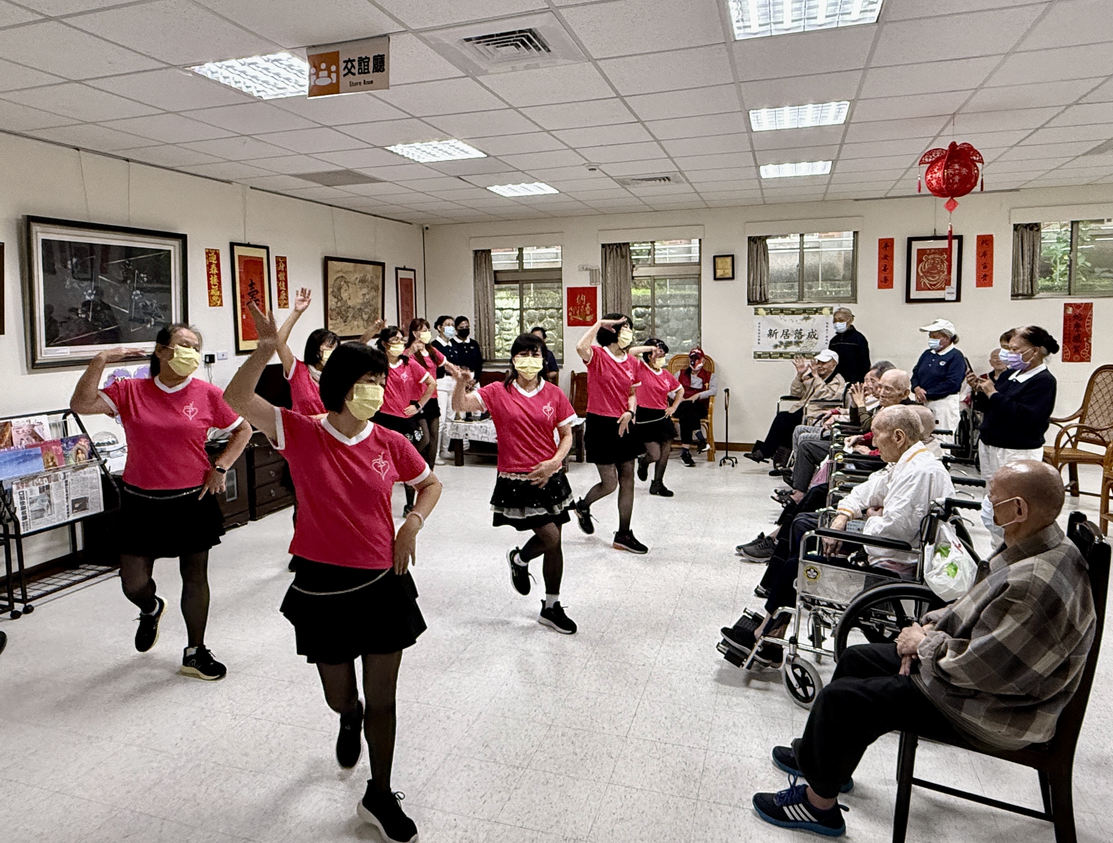 1141026慈濟志工台北榮家逗樂老杯杯