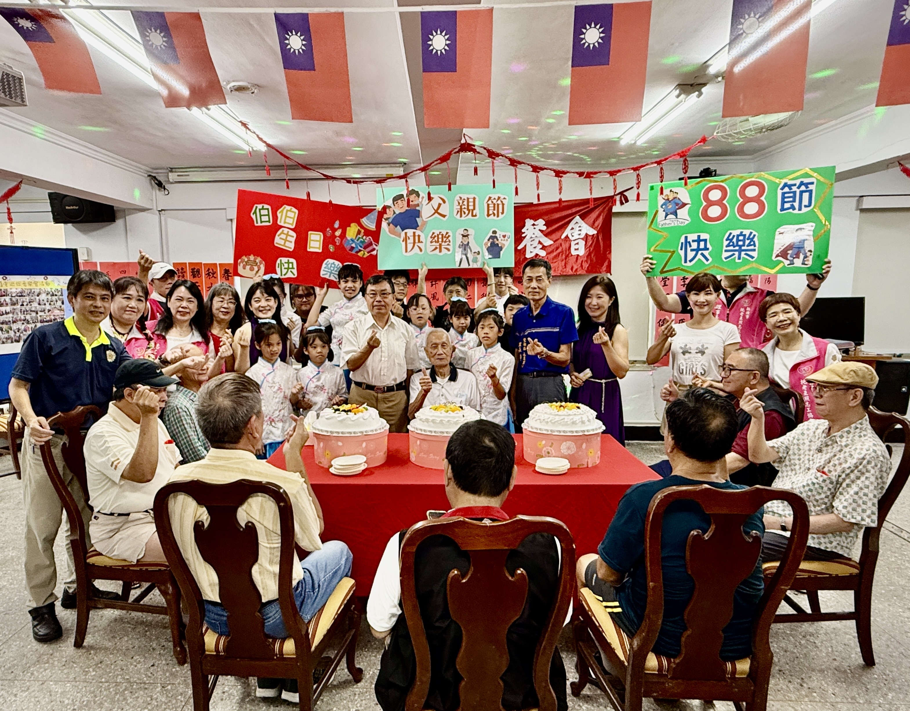 1140806湧泉樂坊小朋友用聲樂陪伴榮家伯伯慶生過父親節