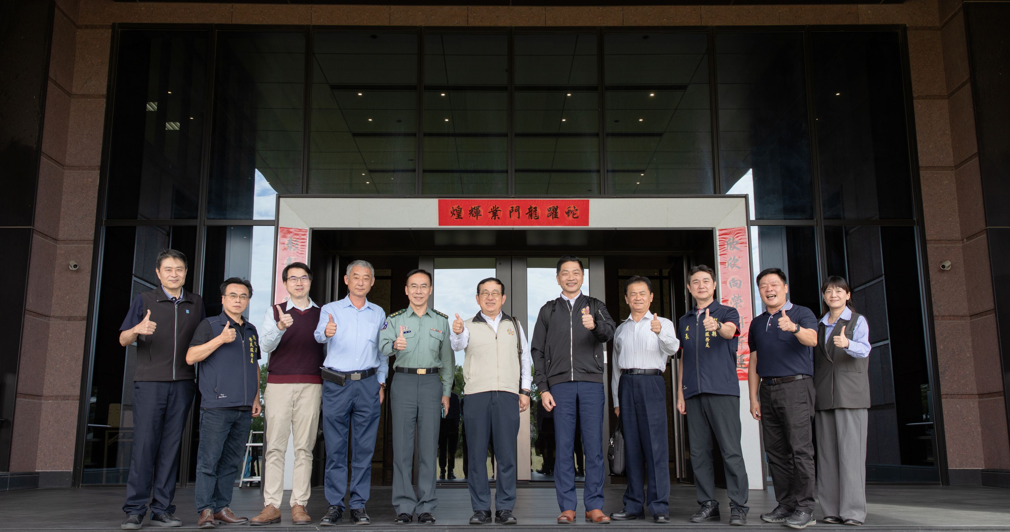 欣彰合影1-0-3-11