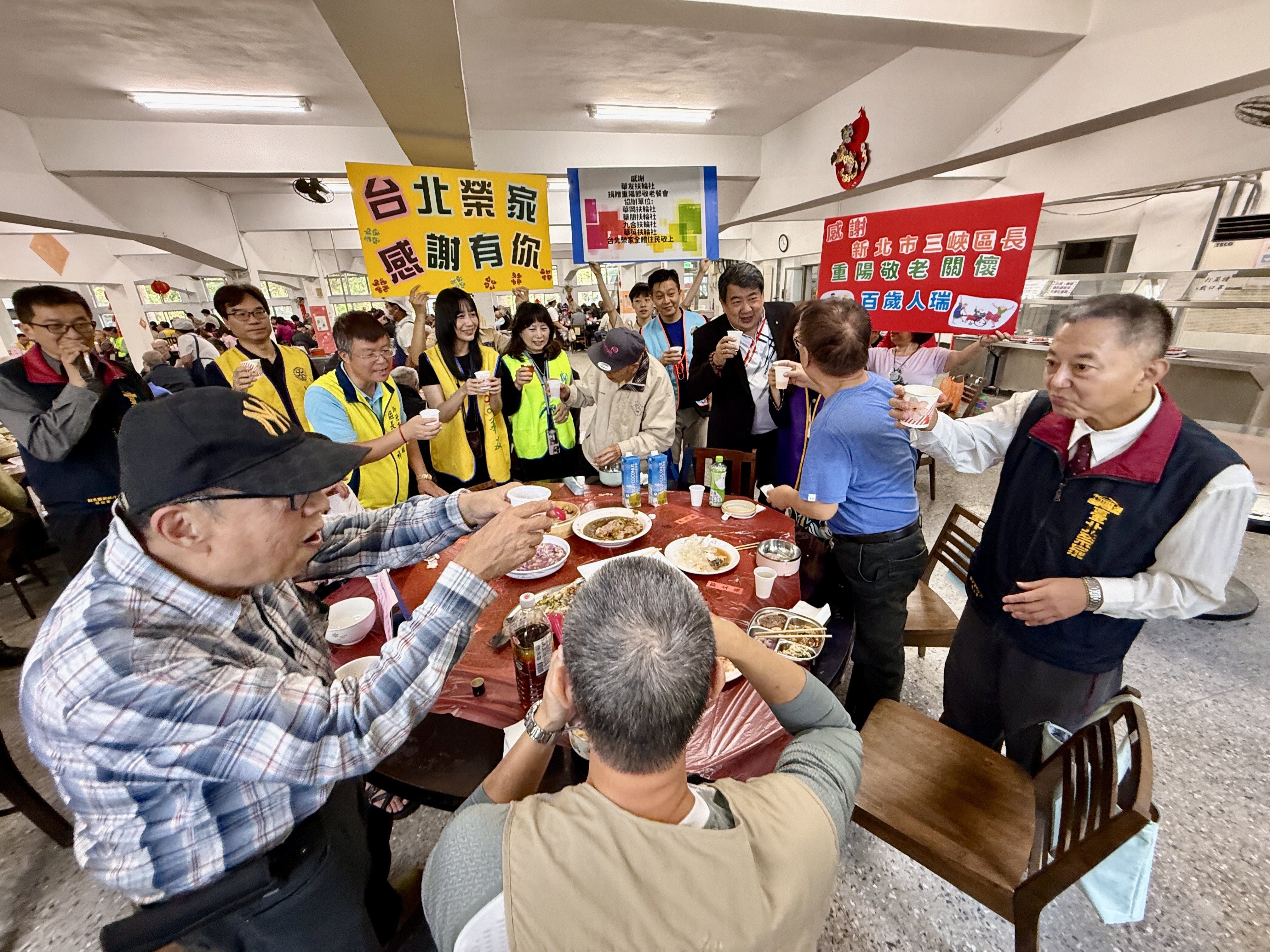1141029慶重陽扶輪社設宴款待長輩
