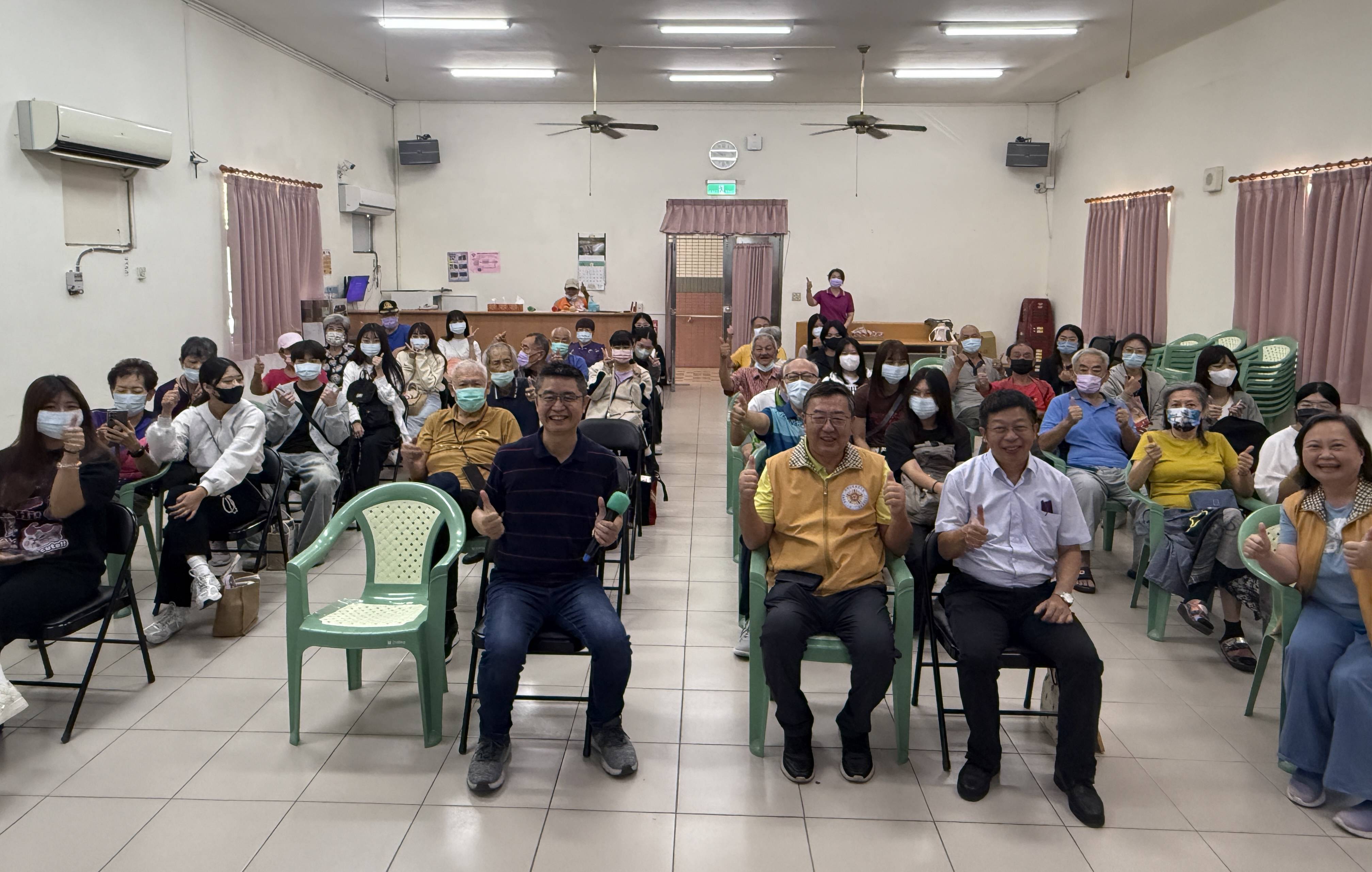 高雄榮家攜手正修科大幼保系辦理數位學習 長輩與青年共學「健保快易通」智慧生活