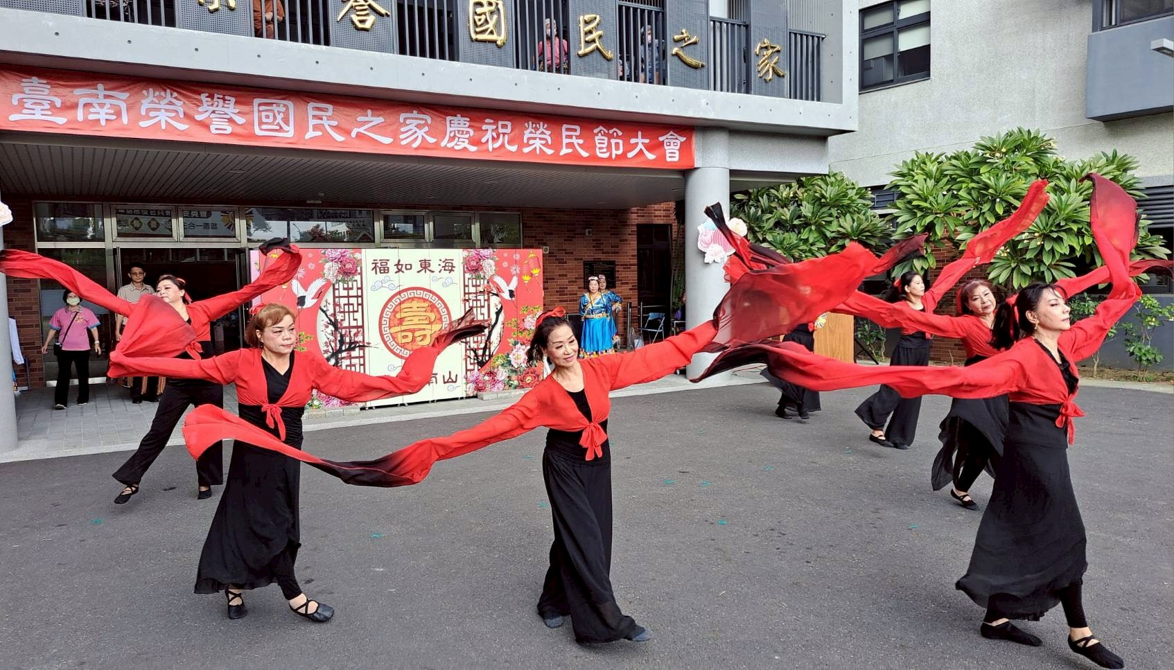 臺南榮家盛大慶祝榮民節 各界貴賓雲集致敬老英雄