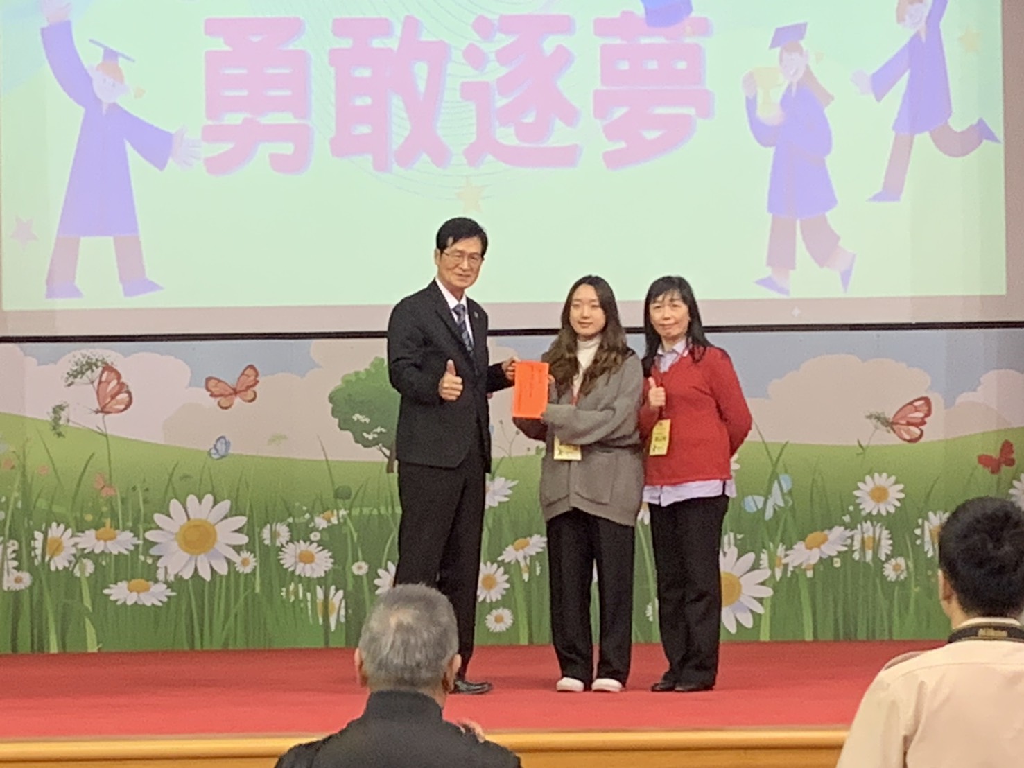 薪傳大愛鼓勵向學 彰化縣榮服處榮民子女獲頒獎助學金3