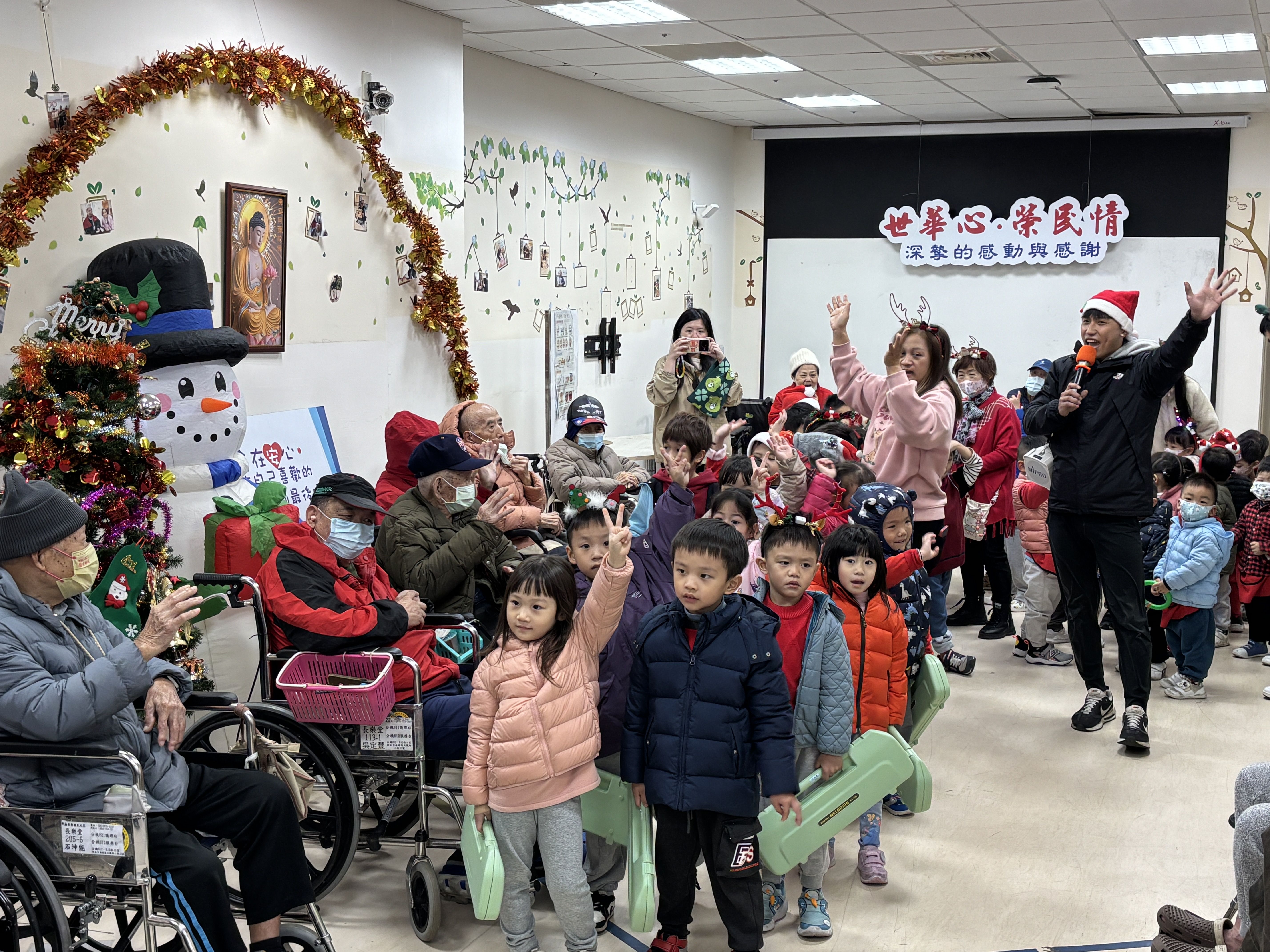大安幼兒園聖誕傳愛板橋榮家 暖心共舞溫馨老幼情