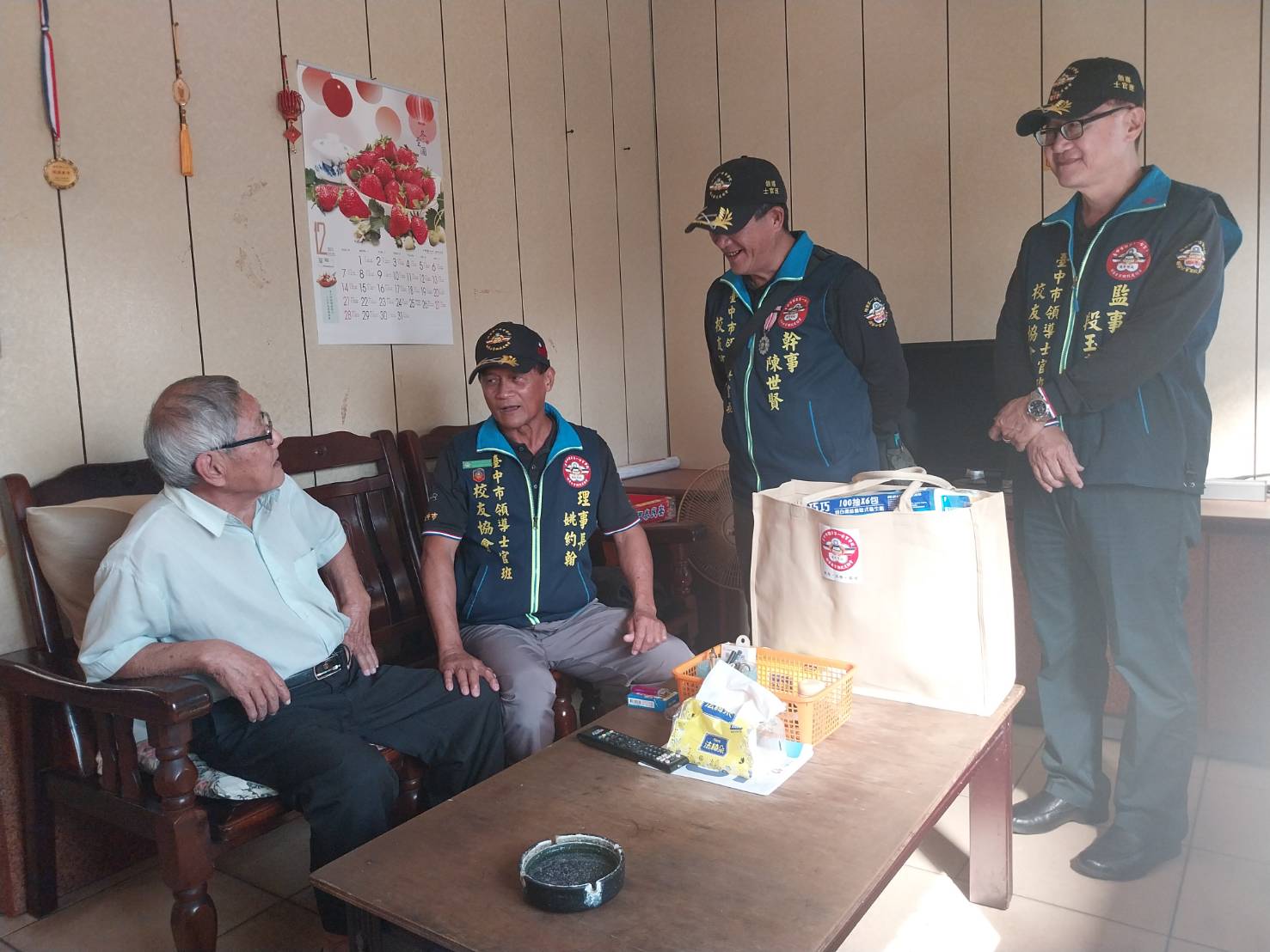 軍校校友情繫南投縣榮民眷 寒冬親送物資傳遞社會溫暖