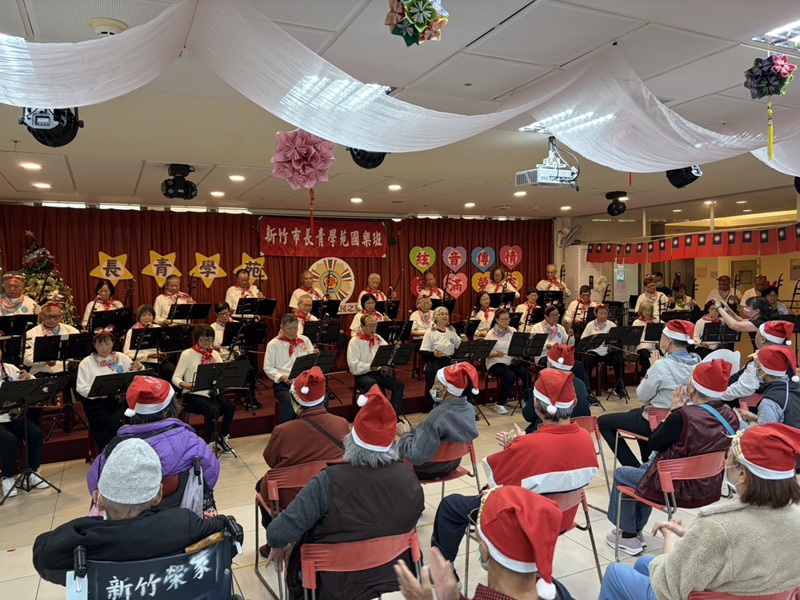 114年12月12日經典老歌拉出人生風景長青學苑二胡樂隊溫暖新竹榮家