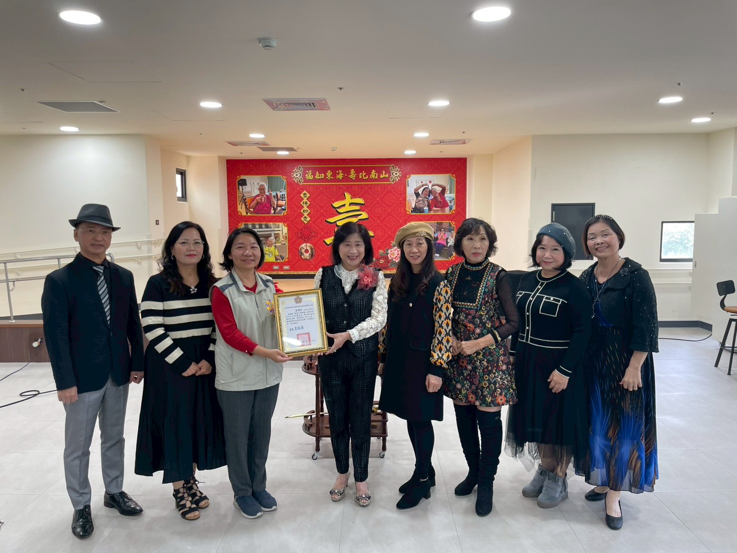 臺南榮家12月慶生會 歡樂之聲樂團經典金曲傳溫情