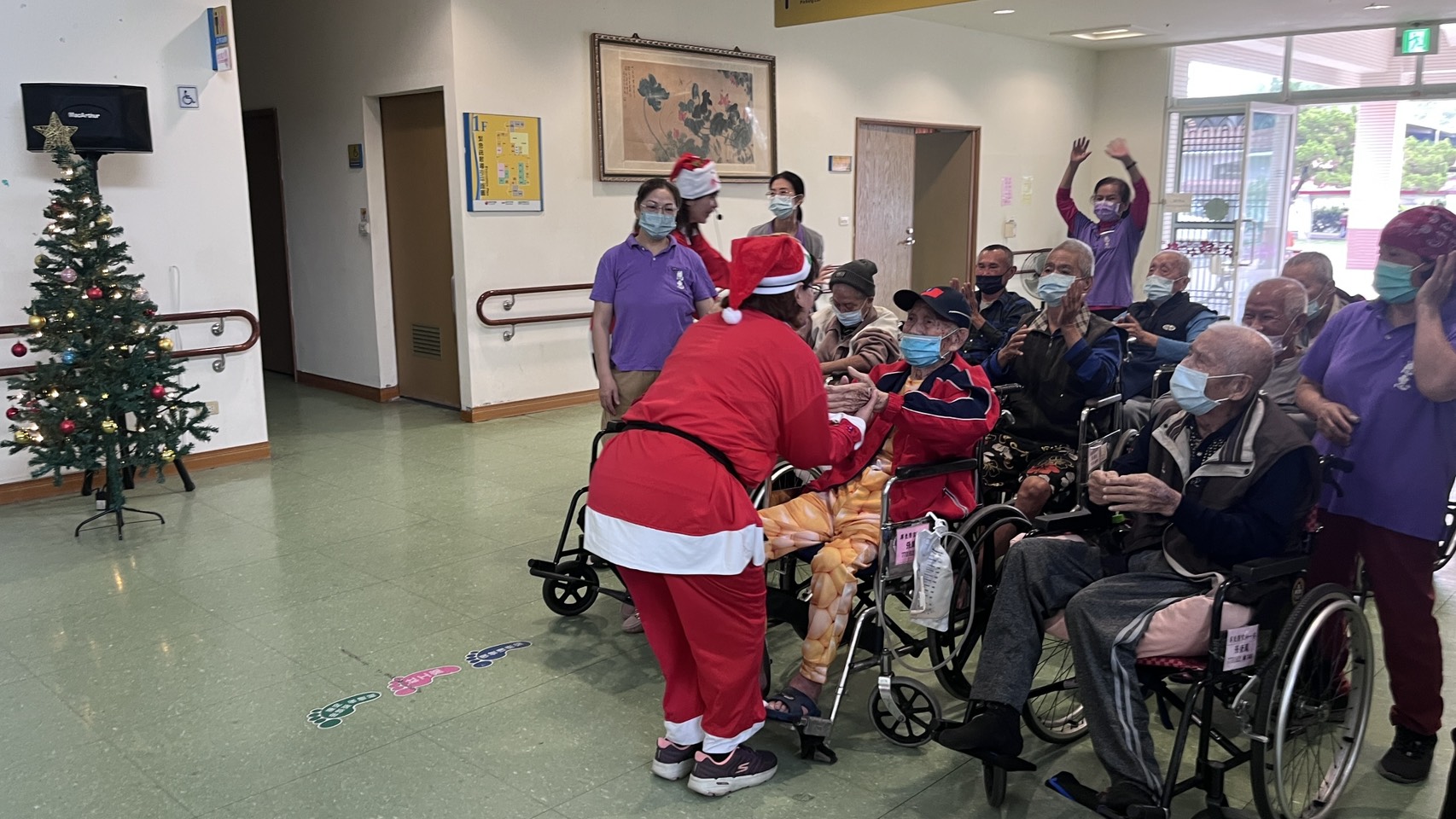 圖4:志工們祈禱住民長輩平安喜樂