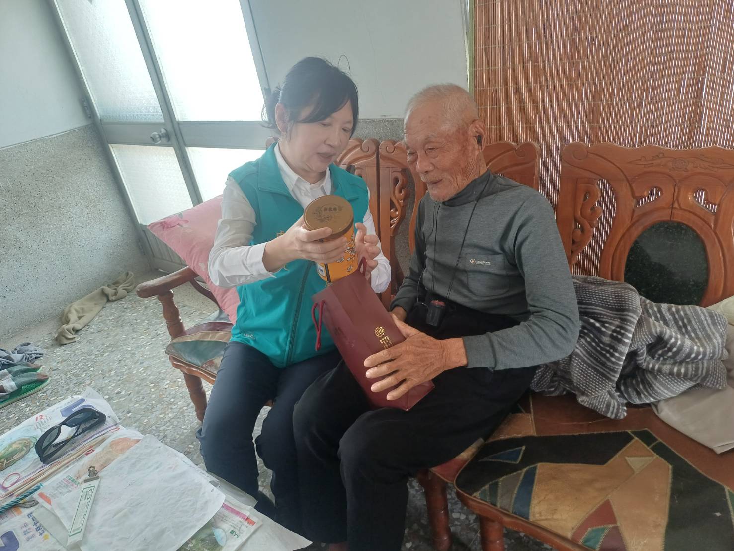 嘉義榮服處送暖意 守護高齡榮民眷