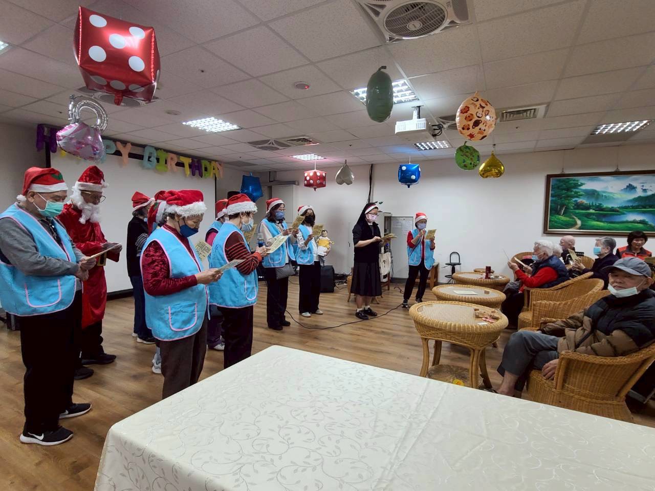 114年12月19日聖誕福臨雲林榮家 天主堂神父與修女偕同報佳音 傳遞平安喜樂