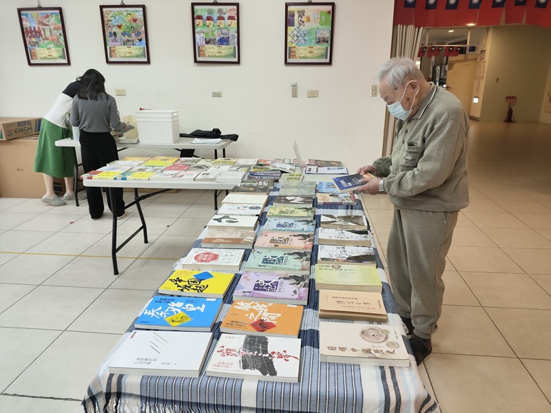 114年11月25日成德高中行動圖書車