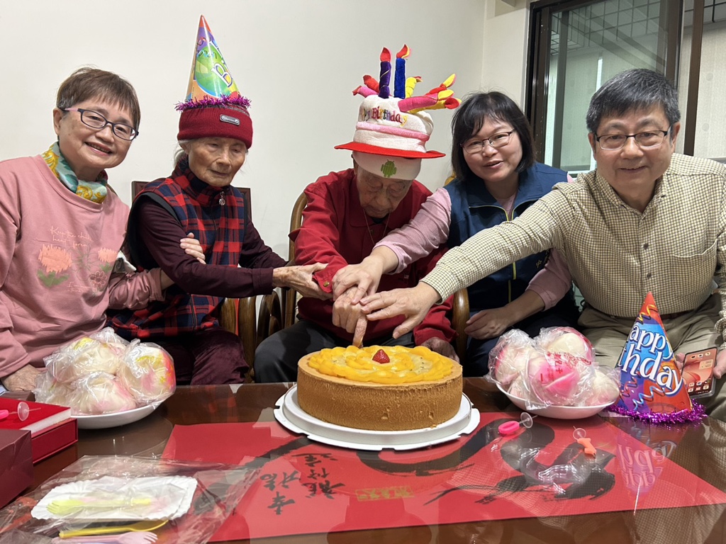 百歲榮民諸葛燕爺爺壽誕臺中市榮服處歡慶祝壽