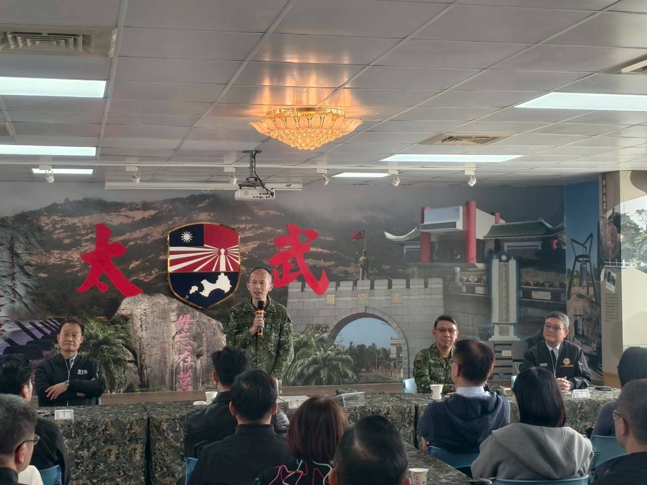 圖四金防部黃先任指揮官感謝金門縣榮服處長年對地區年長榮民(眷)的照顧及欣桃天然氣公司的慰問