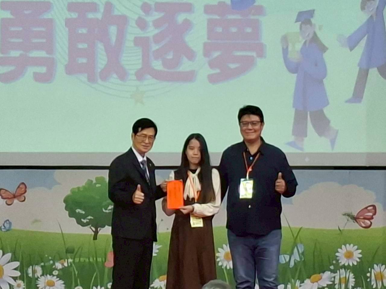 LINE_ALBUM_1141208基金會頒贈典禮_251208_4