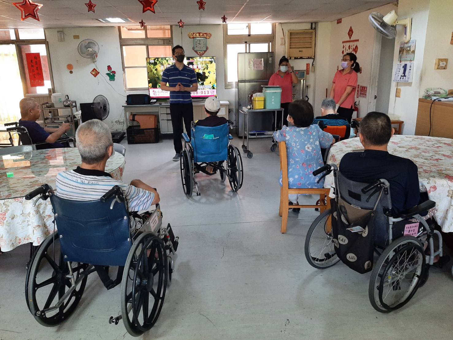 圖3:保健組醫師向住民宣導防疫觀念