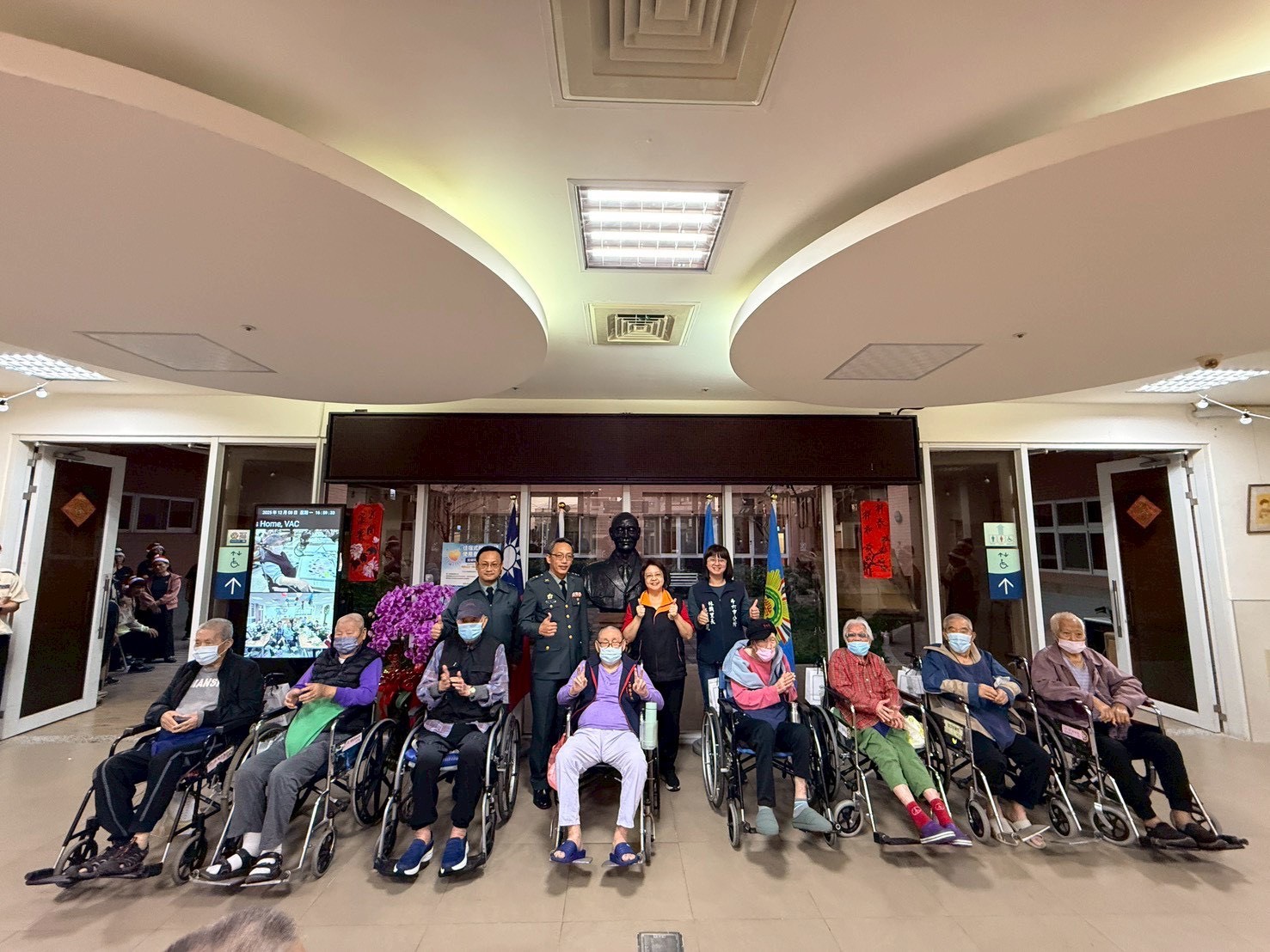 114年12月10日榮光傳承 雲林榮家榮民長輩獲頒對日抗戰80週年紀念徽章