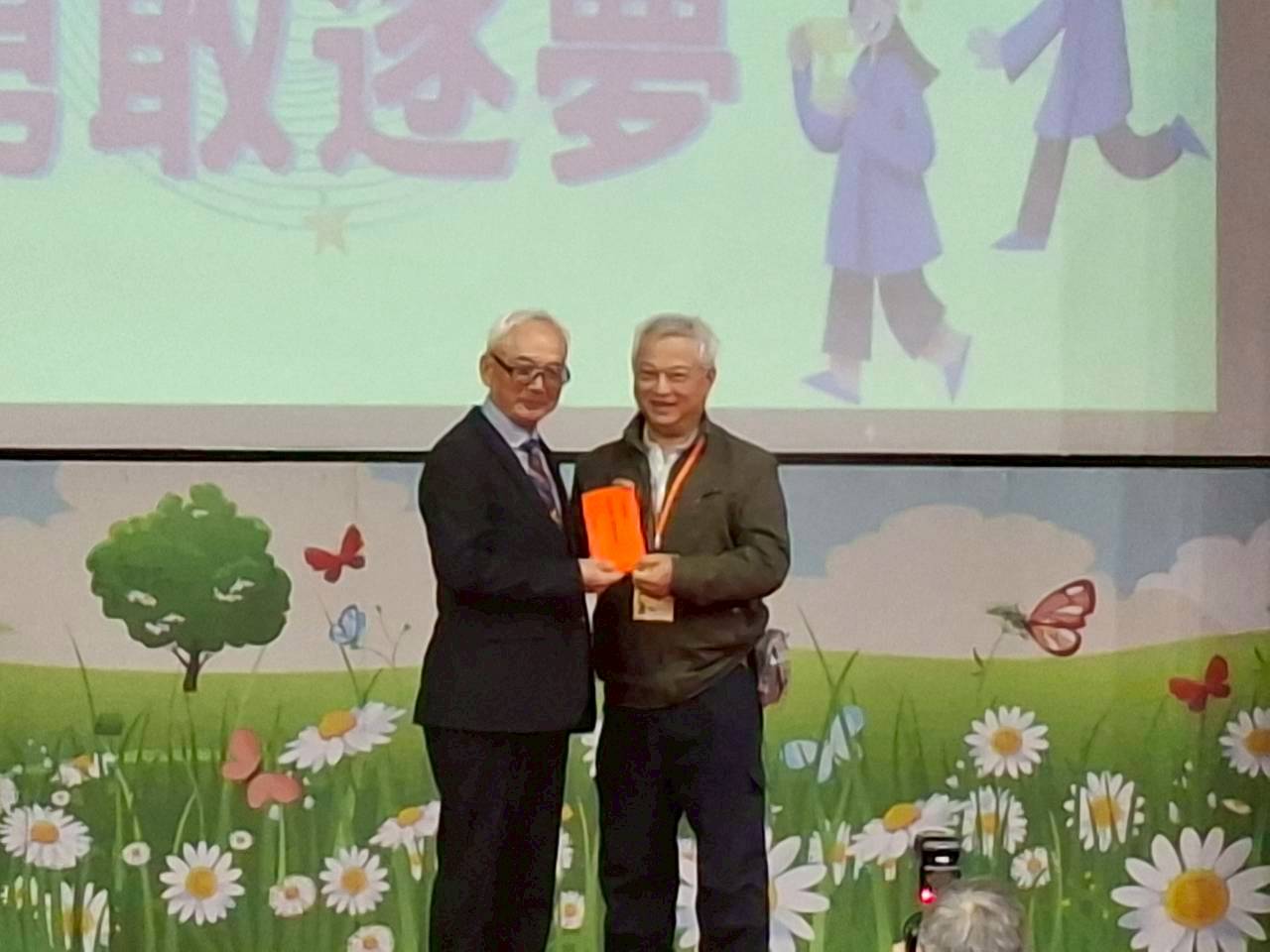 LINE_ALBUM_1141208基金會頒贈典禮_251208_1