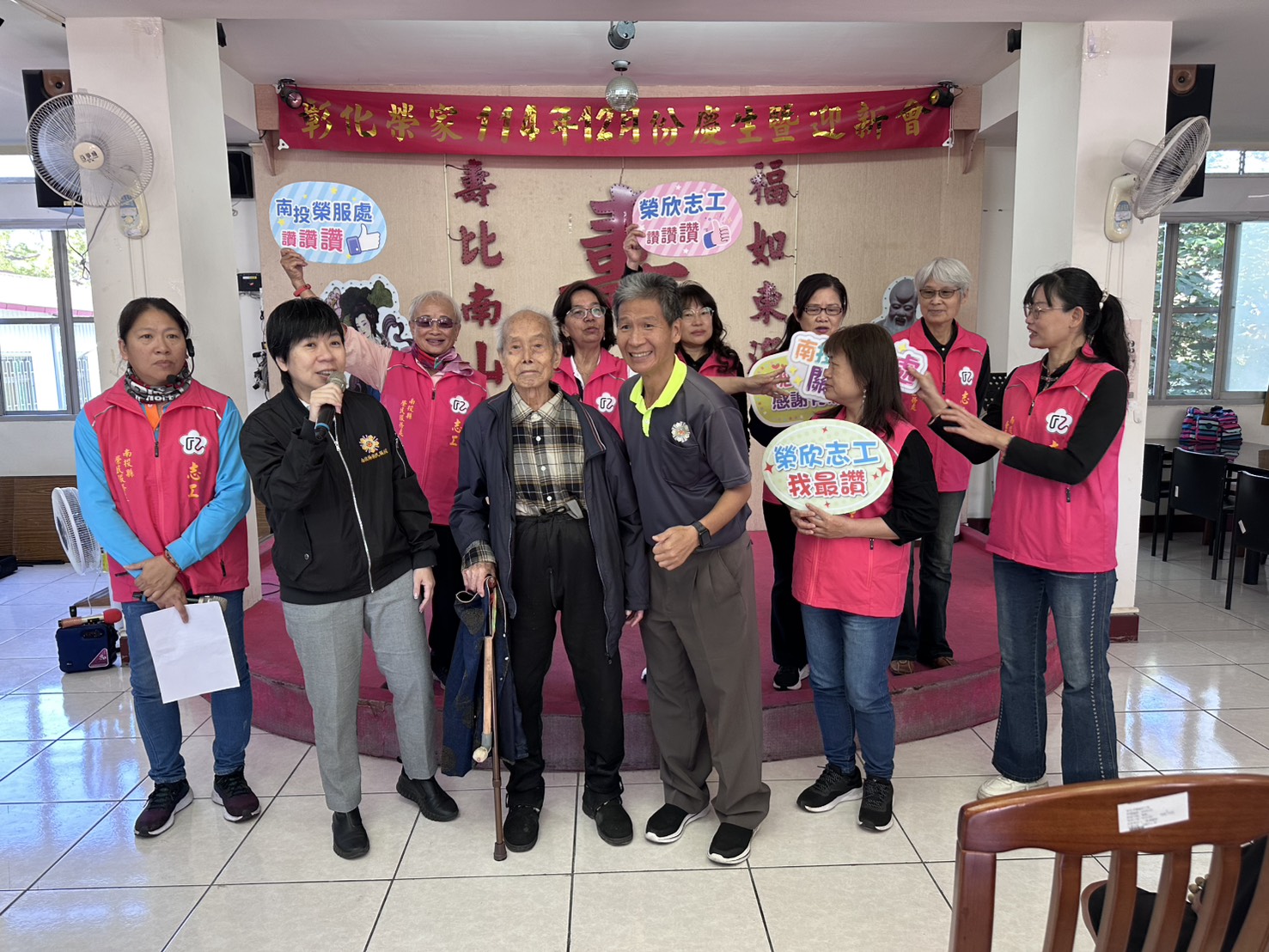 公益團體樂曲演出及南投榮欣志工熱舞表演 溫暖關懷彰化榮家長輩