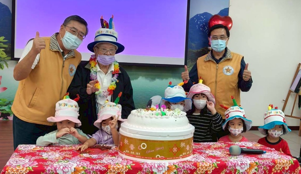 12月慶生會溫馨登場—有您真好！高雄榮家感謝熱心住民投入公共事務