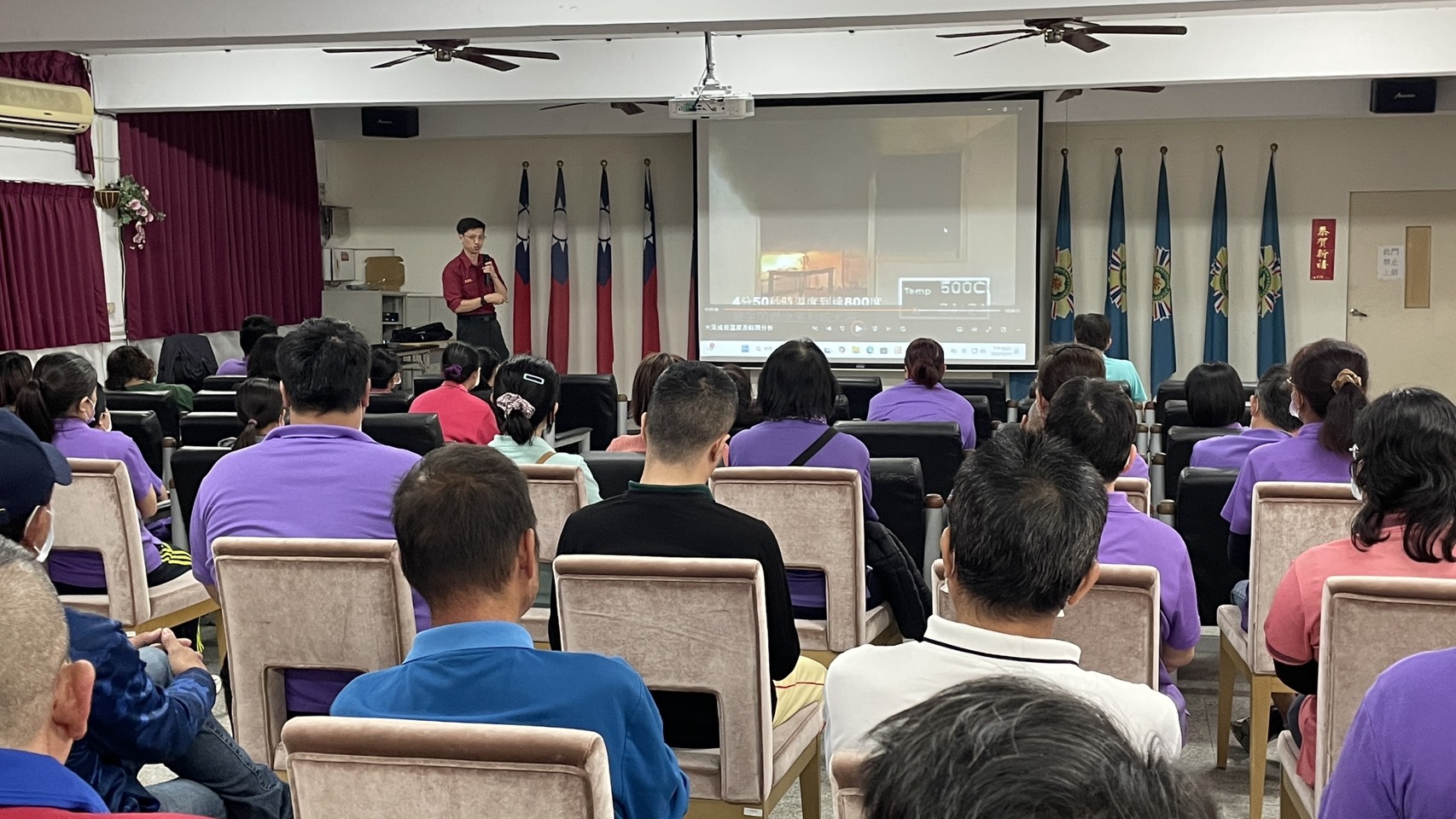 圖3:邀請專業防災講師-屏東消防局龍泉分隊鄭光育教官進行災害應變課程講授與演練指導。