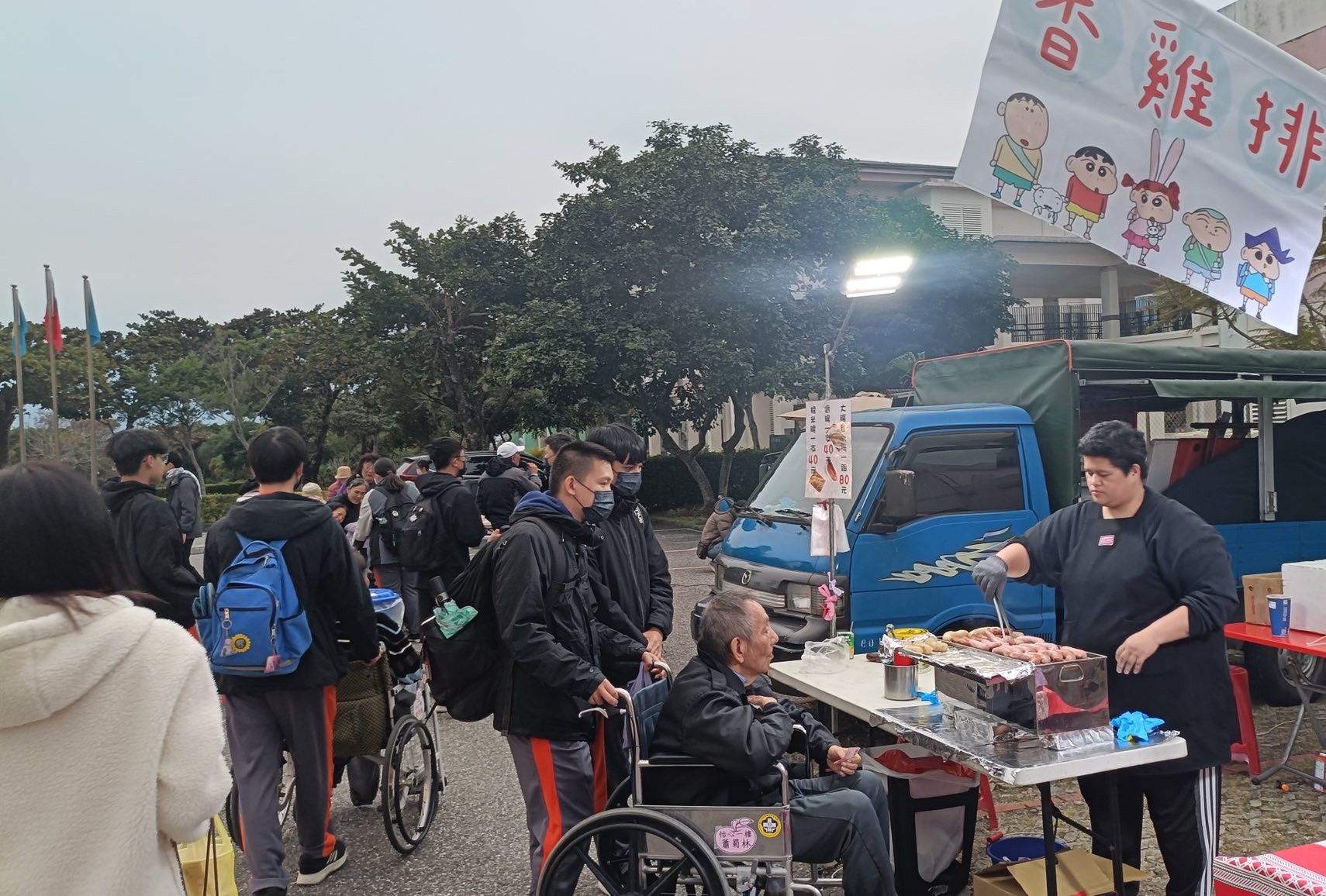 🧋花蓮高工學生志工 暖心陪伴榮家長輩逛夜市🧋