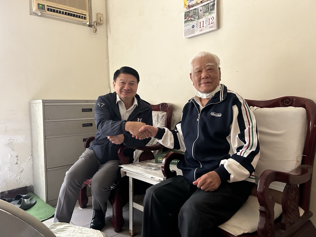 春節將至 羅籝洋處長向榮民拜早年