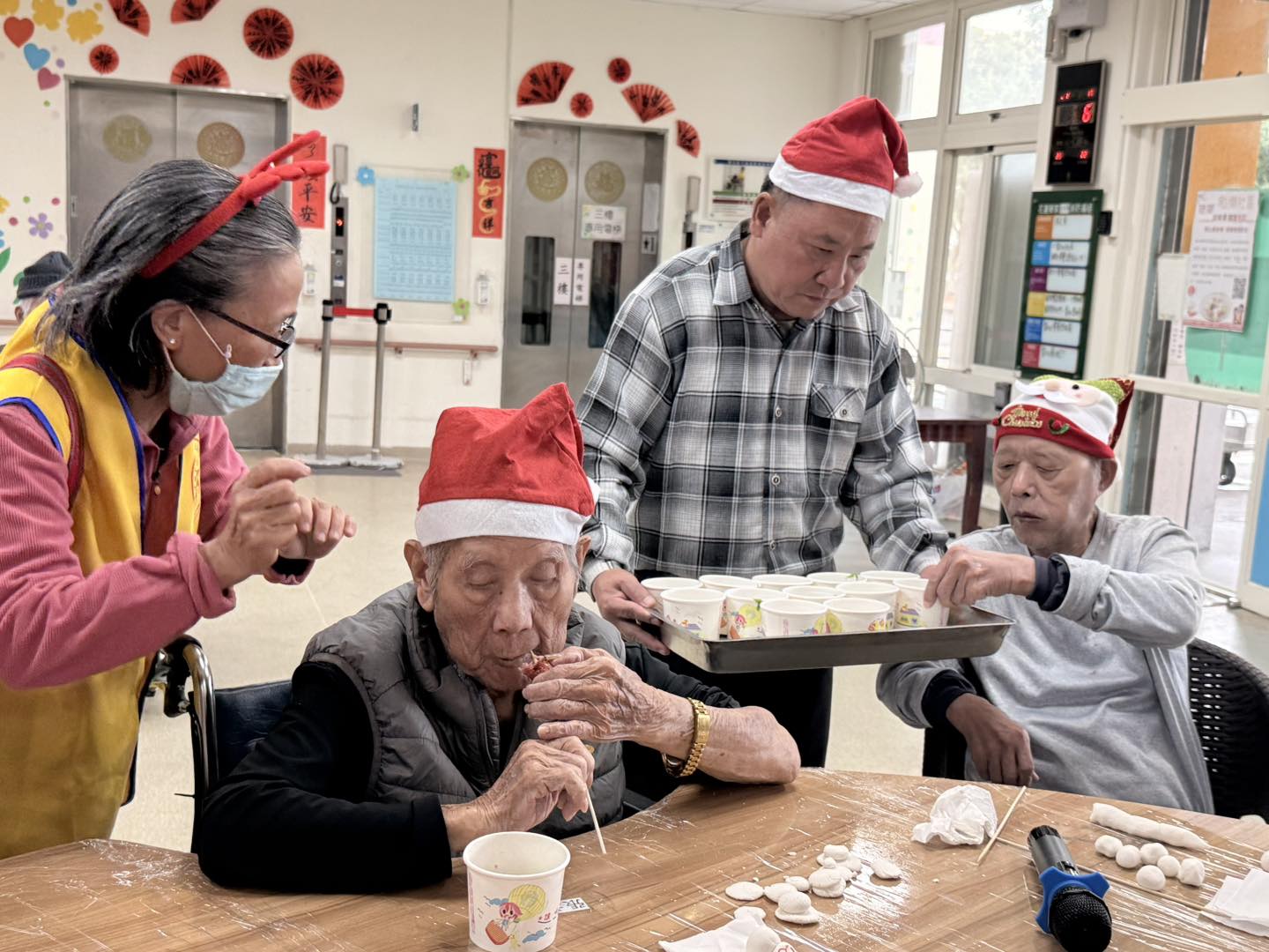 感謝華山基金會溫馨睦鄰 陪伴長輩歡度冬至及聖誕