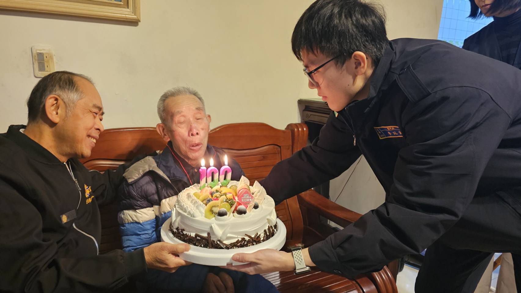 【臺北市榮服處祝福南港區百歲榮民嵩壽快樂🎂】