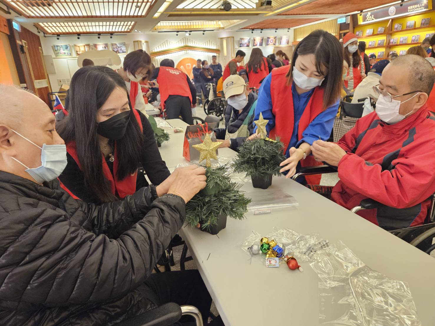 采盟免稅店耶誕送暖❤攜手桃園榮家共度冬季樂齡時光🎄