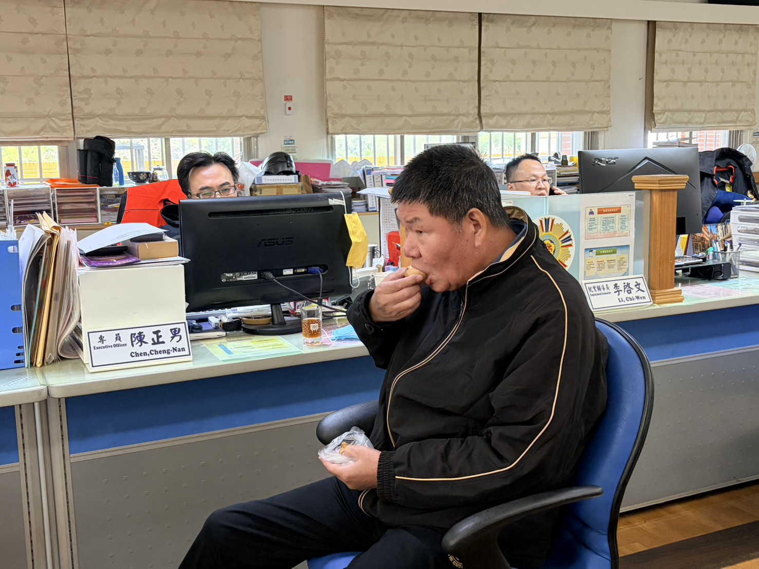 寒冬送暖情意濃 彰化縣榮服處貼心準備熱薑茶及茶葉蛋溫暖洽公民眾5