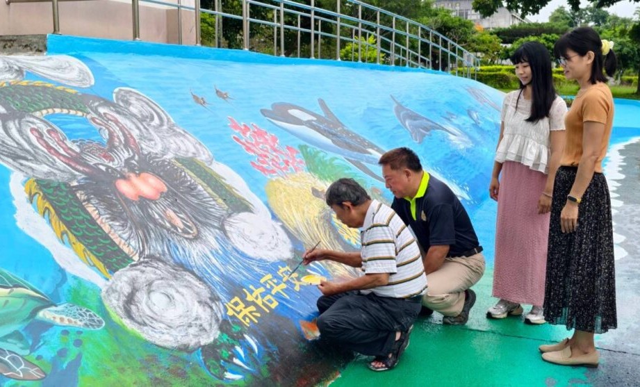 🌈花蓮榮家彩繪牆煥新揭幕 AI創作為傳統彩繪注入新生命🌈