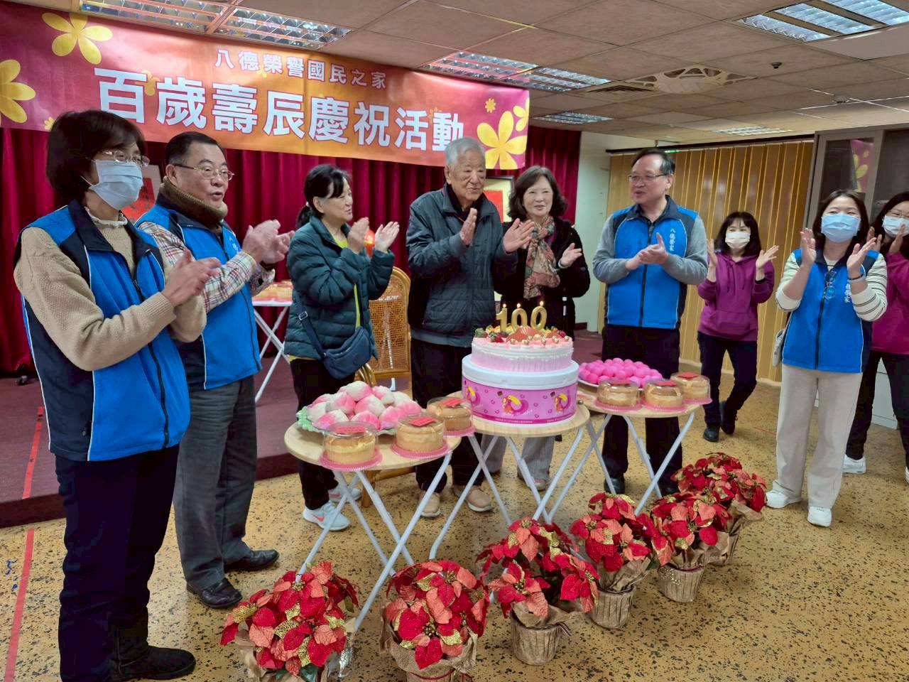 三堂1150108傅傳銘伯伯百歲 (2)