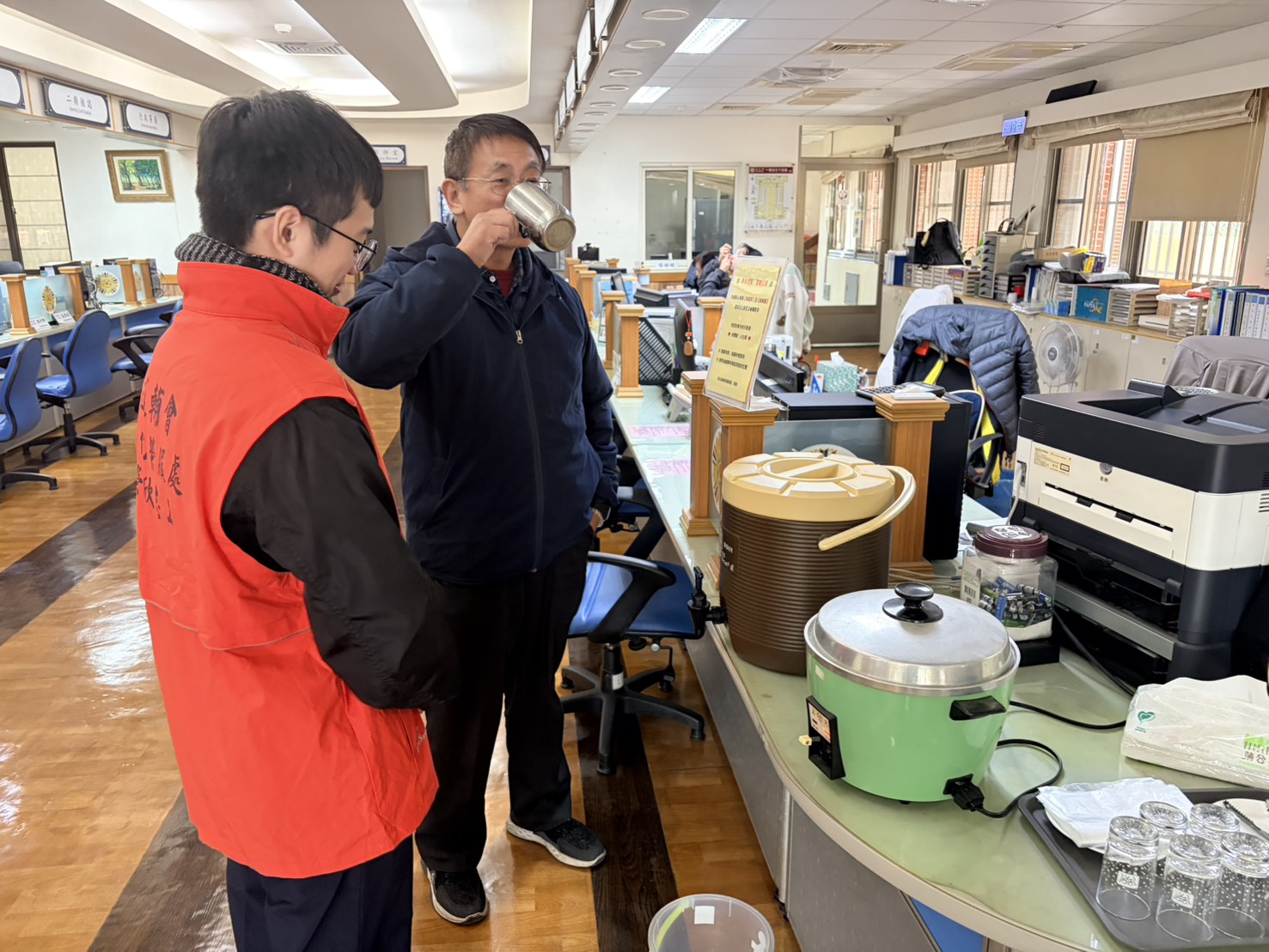 寒冬送暖情意濃 彰化縣榮服處貼心準備熱薑茶及茶葉蛋溫暖洽公民眾6