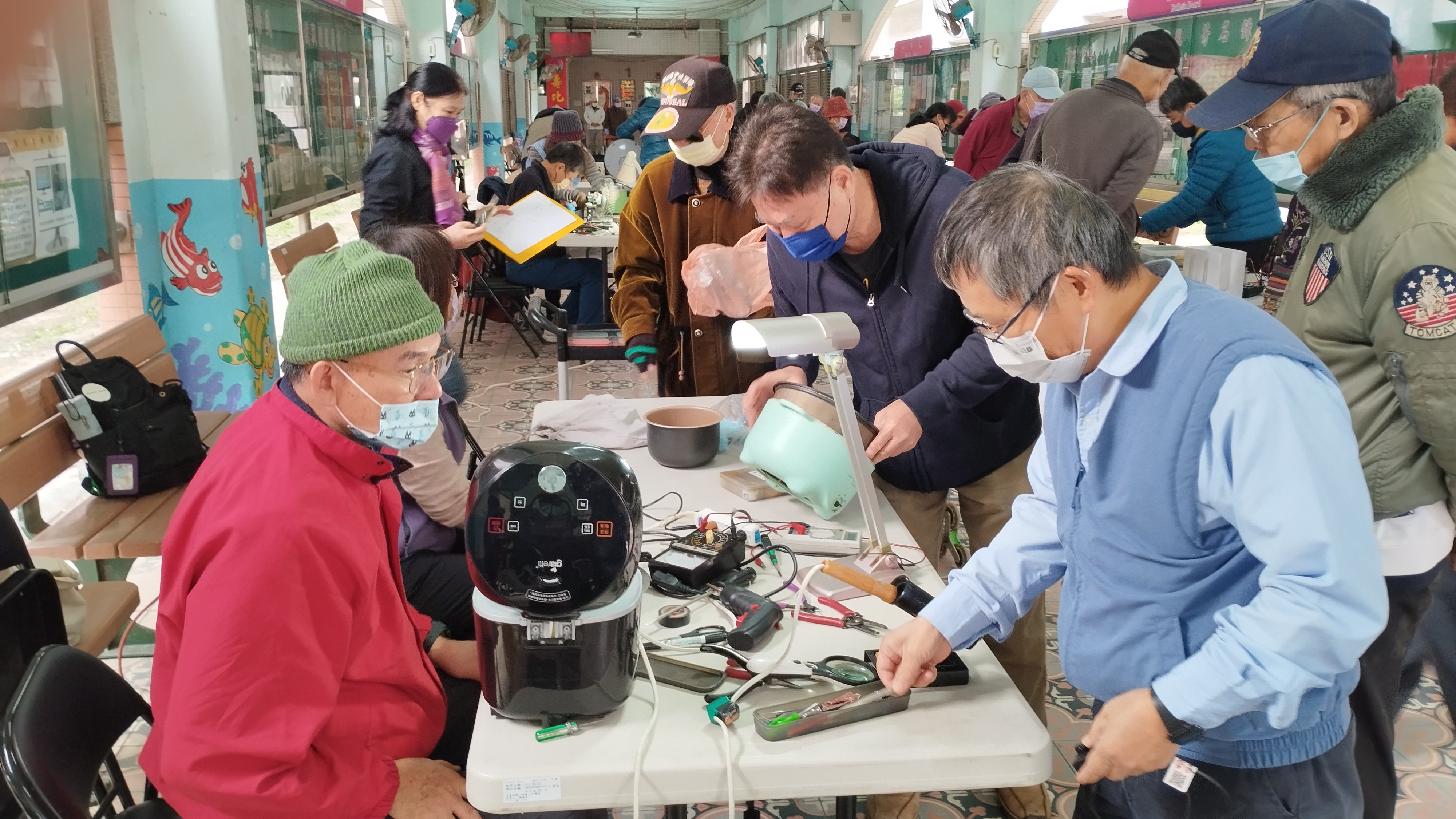 高雄榮家與北高雄社大辦理家電維修服務 提升長輩生活品質