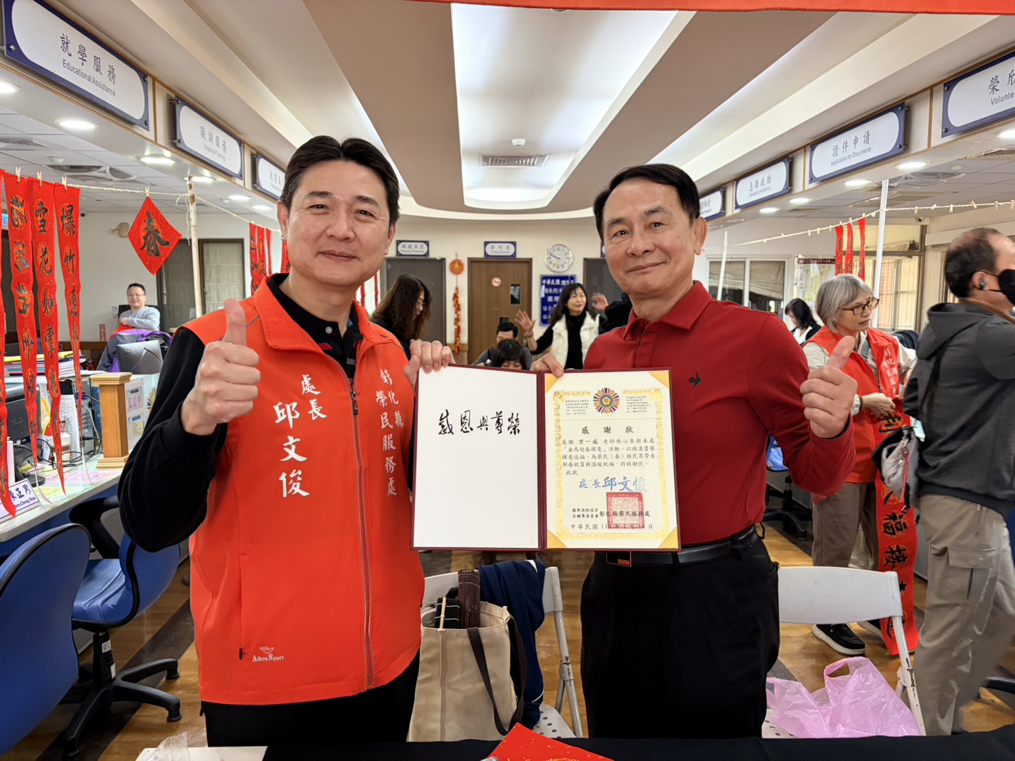 彰化縣榮民服務處辦理「金馬迎春揮毫」活動 墨香傳祝福 榮情暖新春3