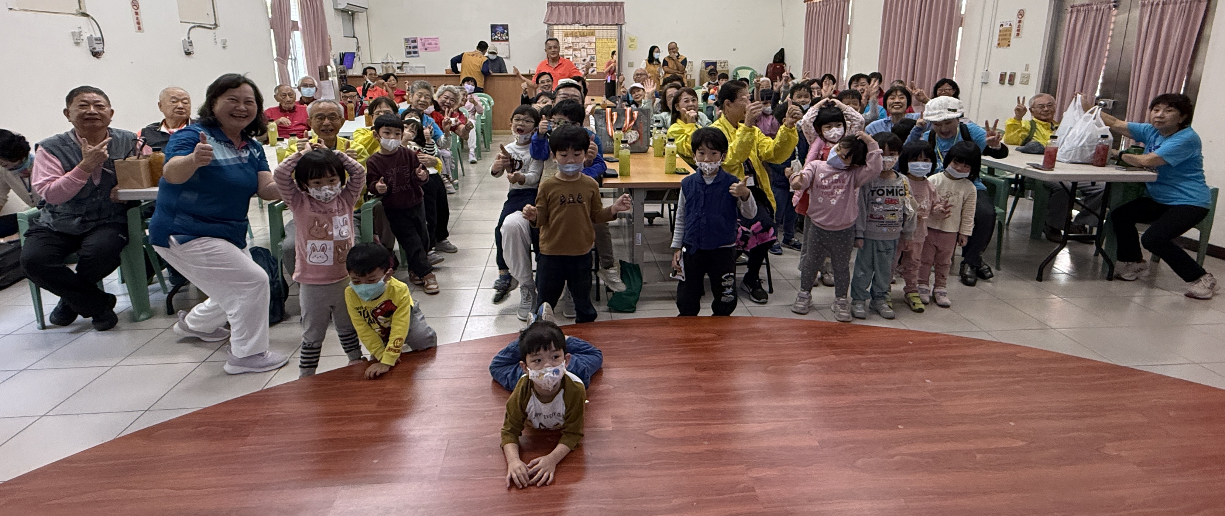 滾球搭起國際情3