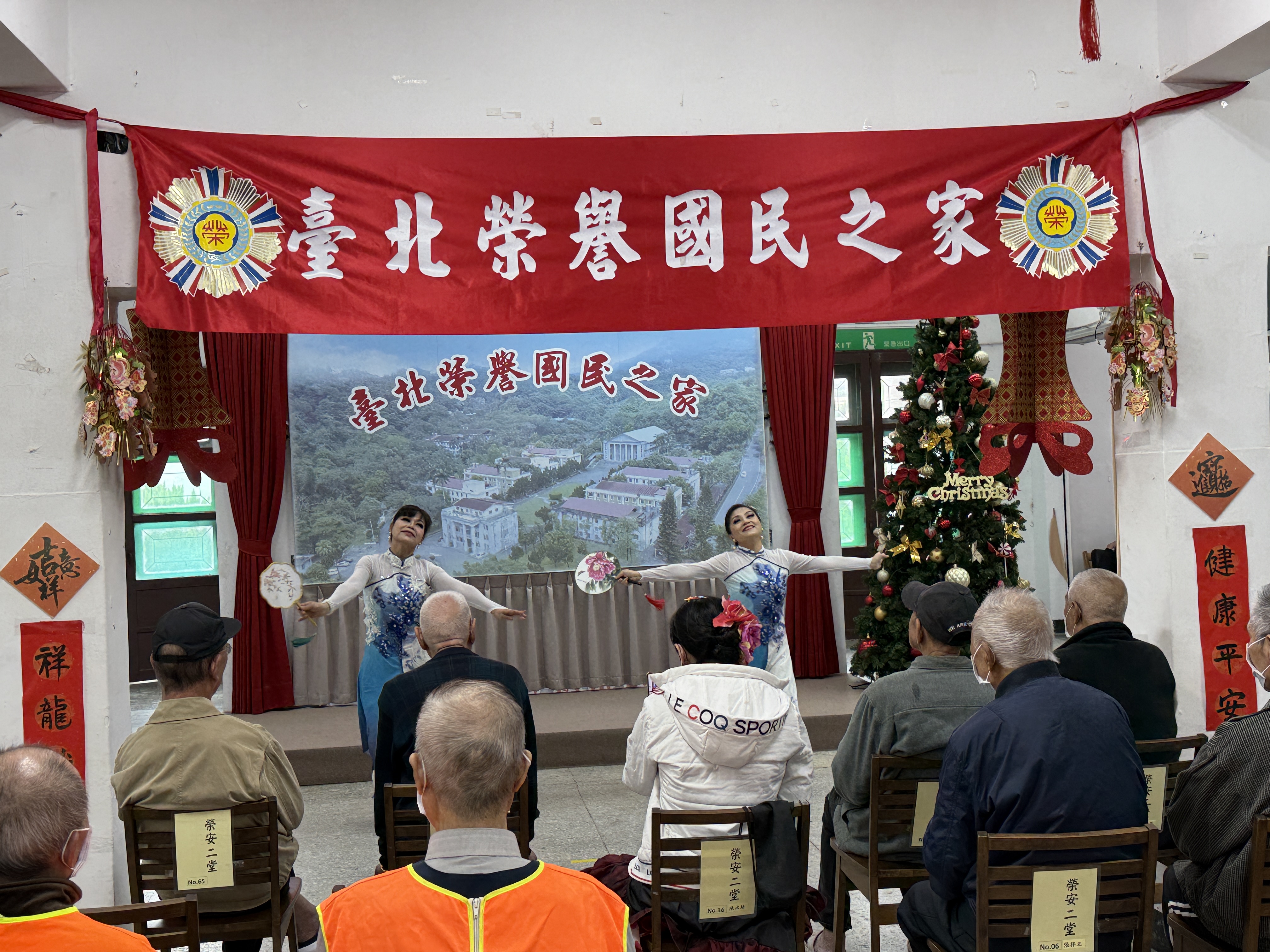 1141118百合愛心表演團獻藝