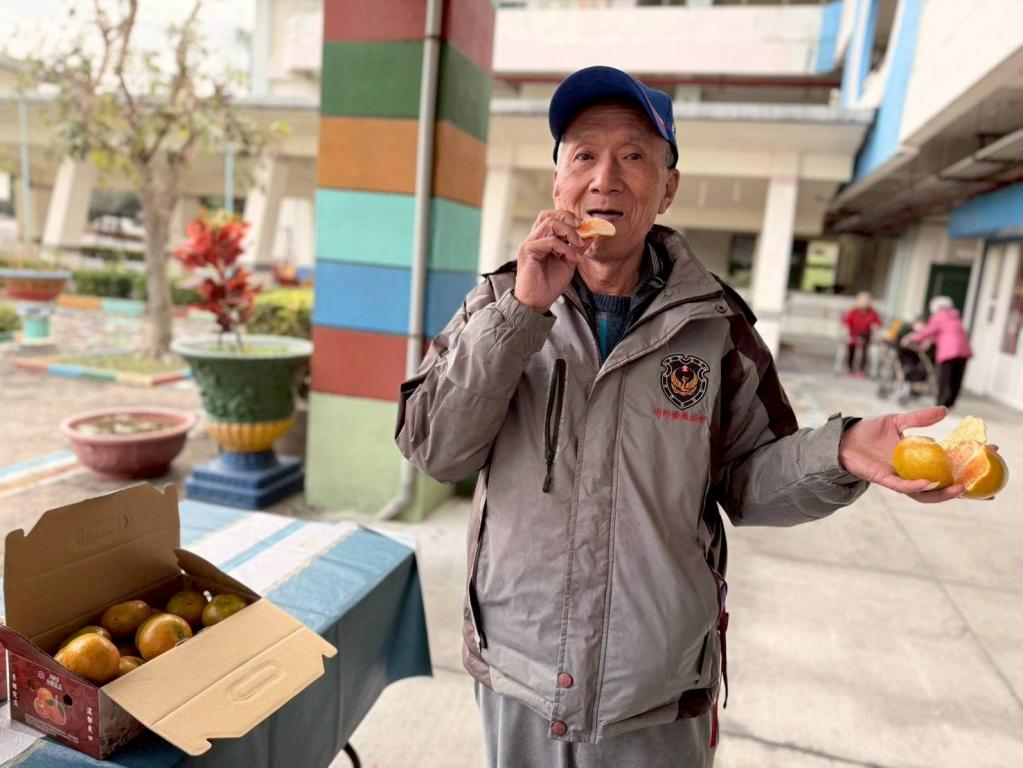🧧總統、副總統致贈茂谷柑 花蓮榮家長輩共享甜蜜關懷🧧