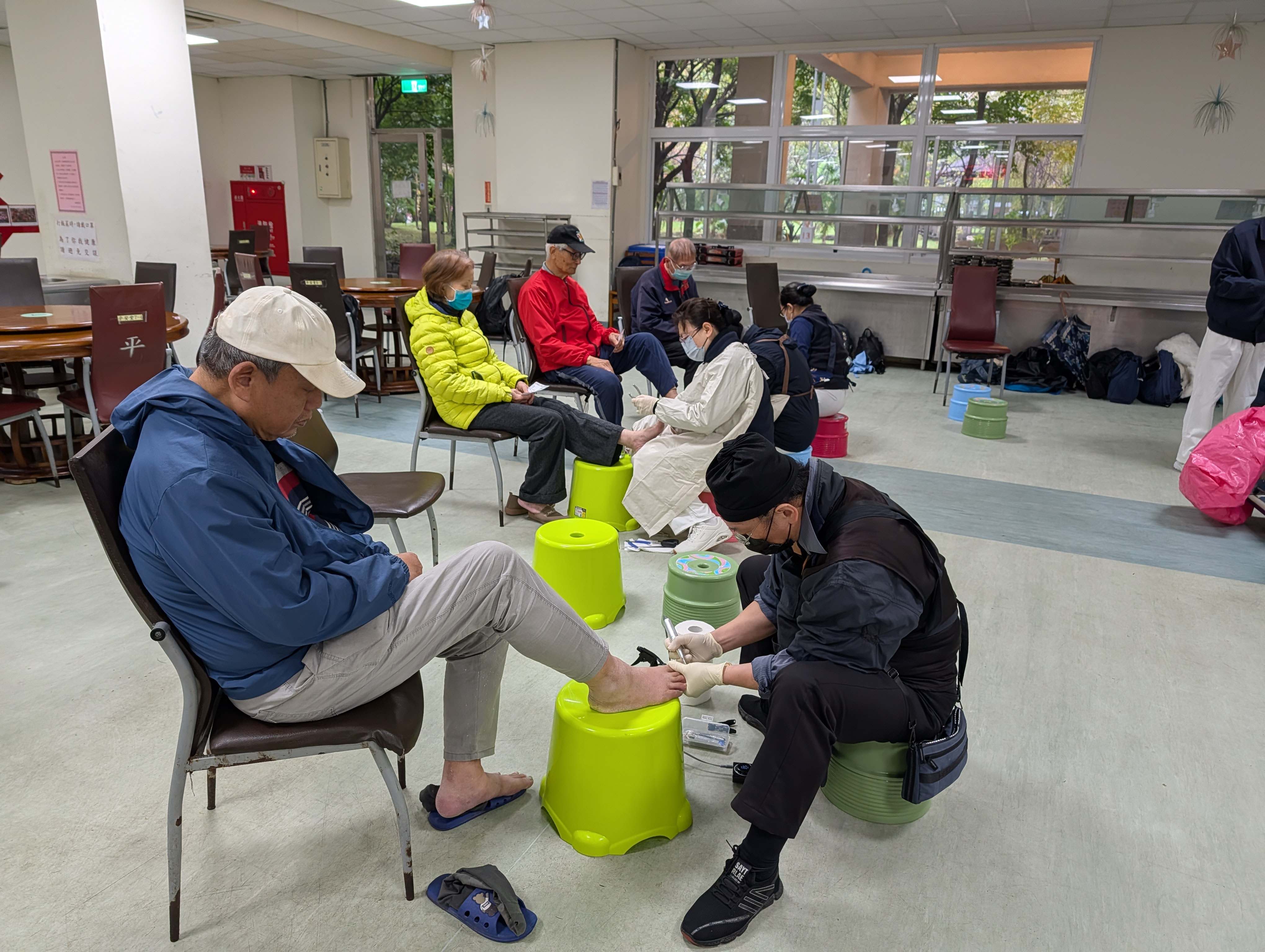 寒冬傳愛暖榮家 慈濟匯聚各界愛心伴長輩迎新春