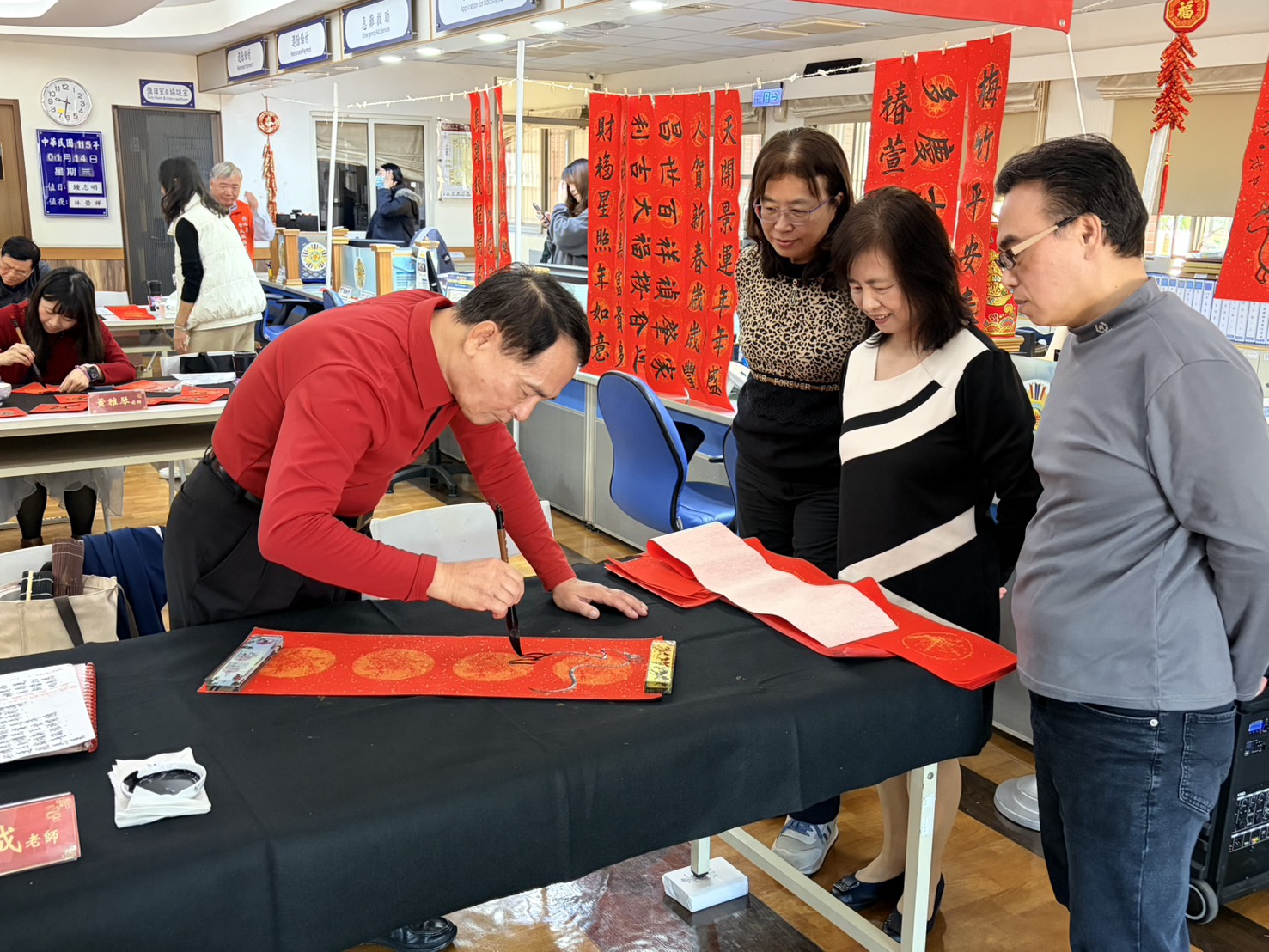 彰化縣榮民服務處辦理「金馬迎春揮毫」活動 墨香傳祝福 榮情暖新春8