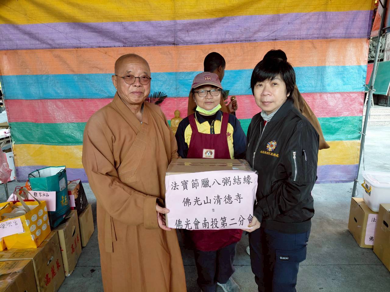 南投縣榮服處連結清德寺與佛光會 分送臘八粥 暖胃又暖心