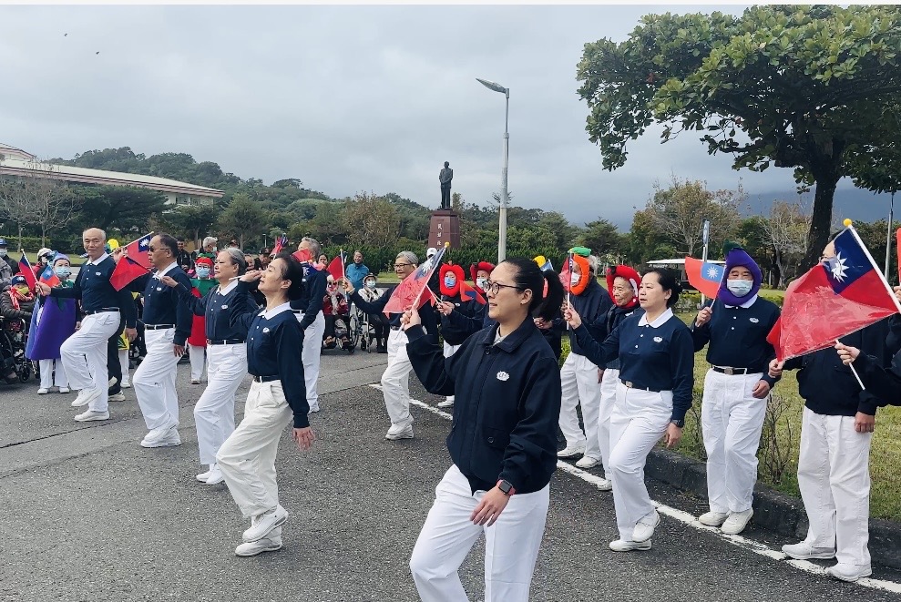 🇹🇼花蓮榮家元旦升旗迎新年 活力帶動展現朝氣🐎