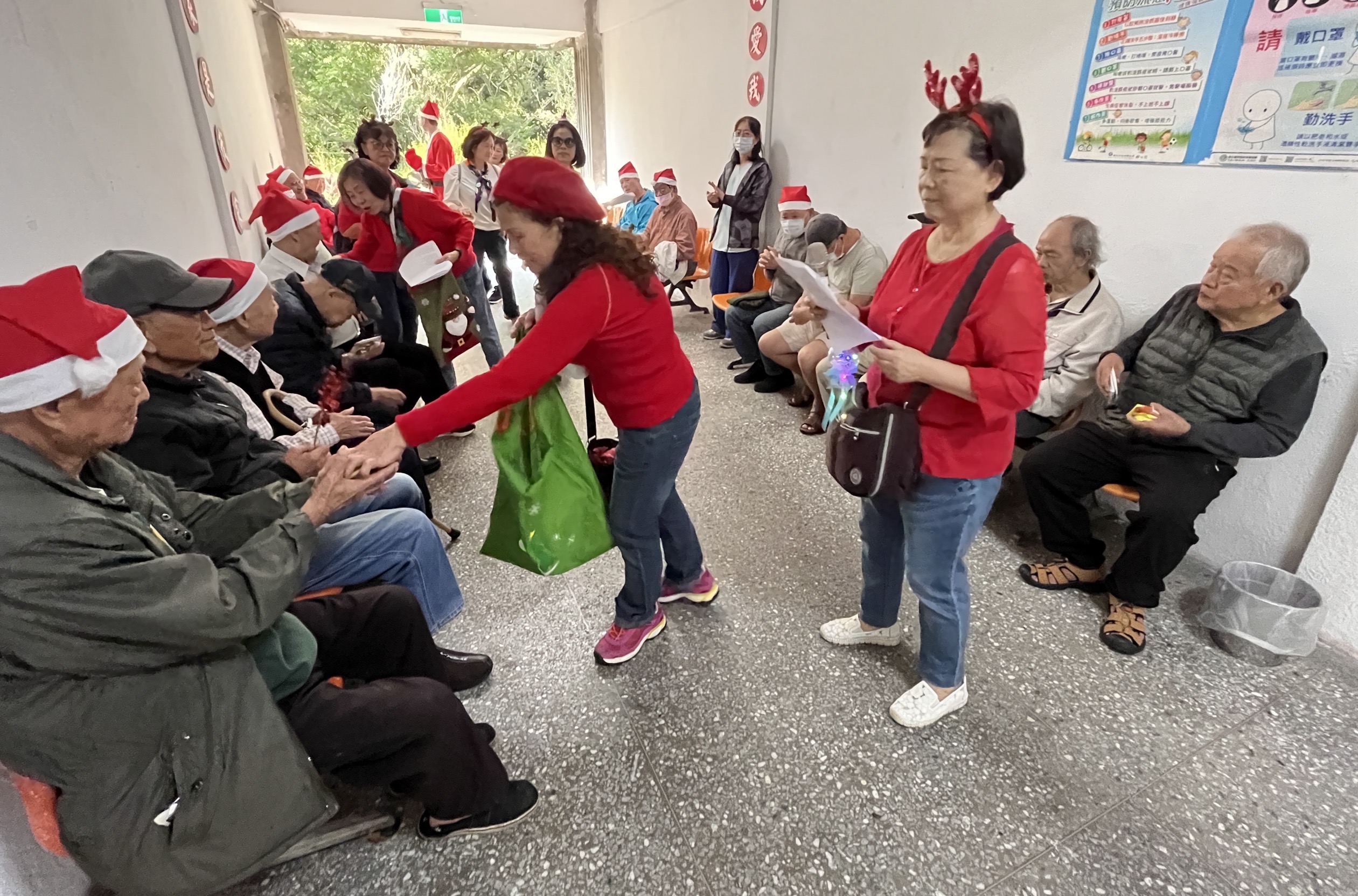 1141216北大救恩堂同工文大師生同報佳音